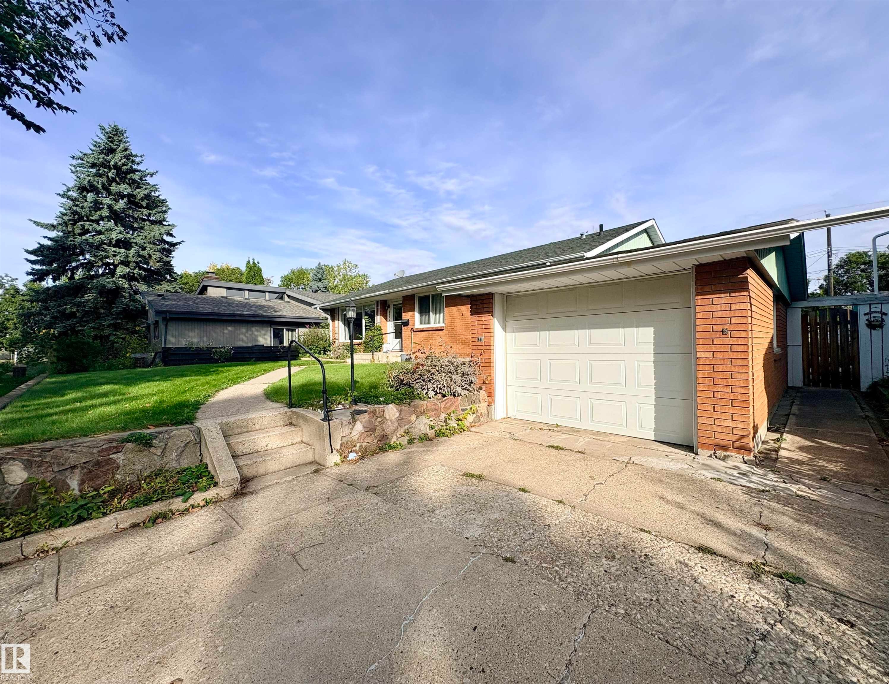 3834 110 Avenue Nw, Edmonton, AB