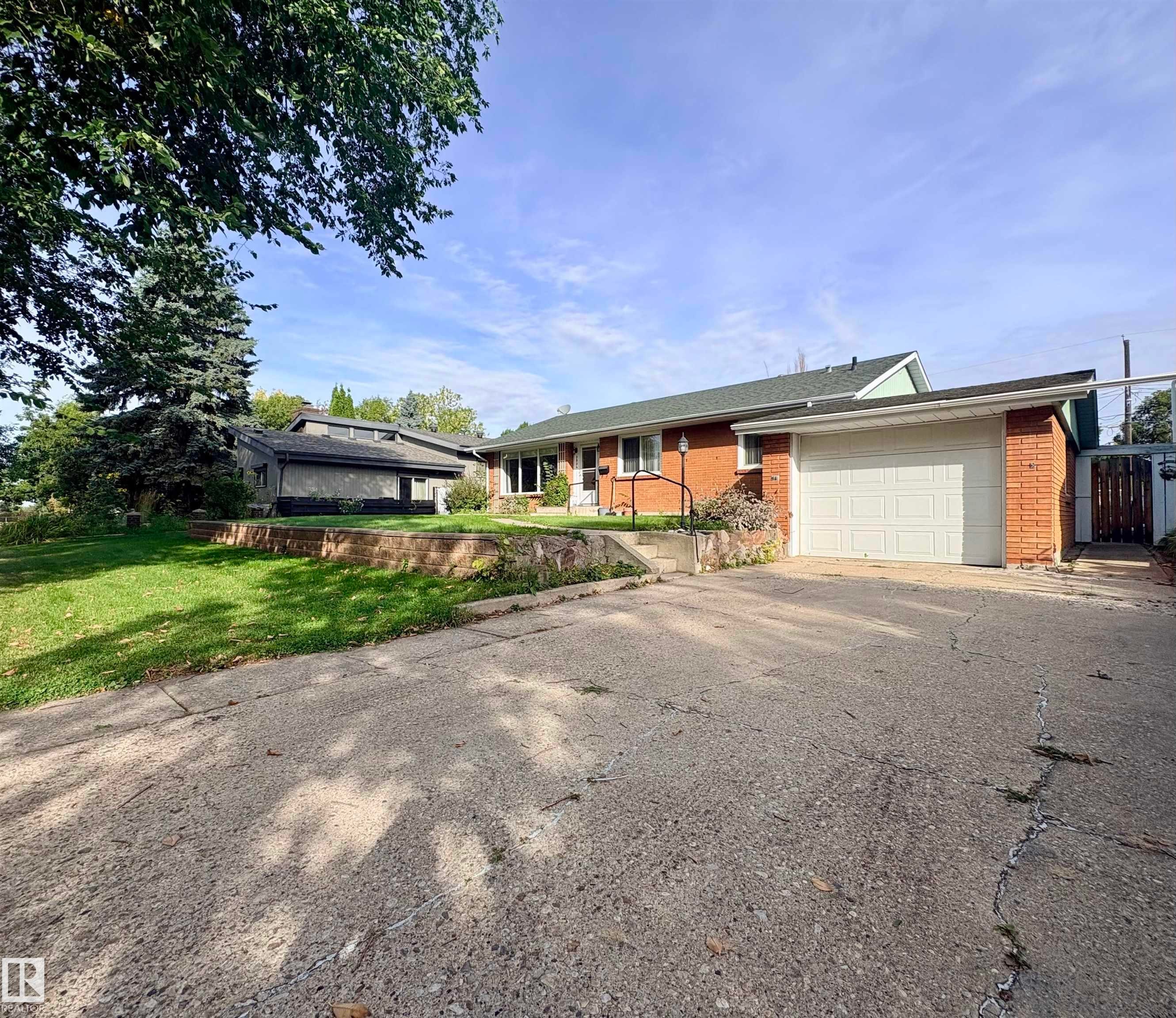 3834 110 Avenue Nw, Edmonton, AB