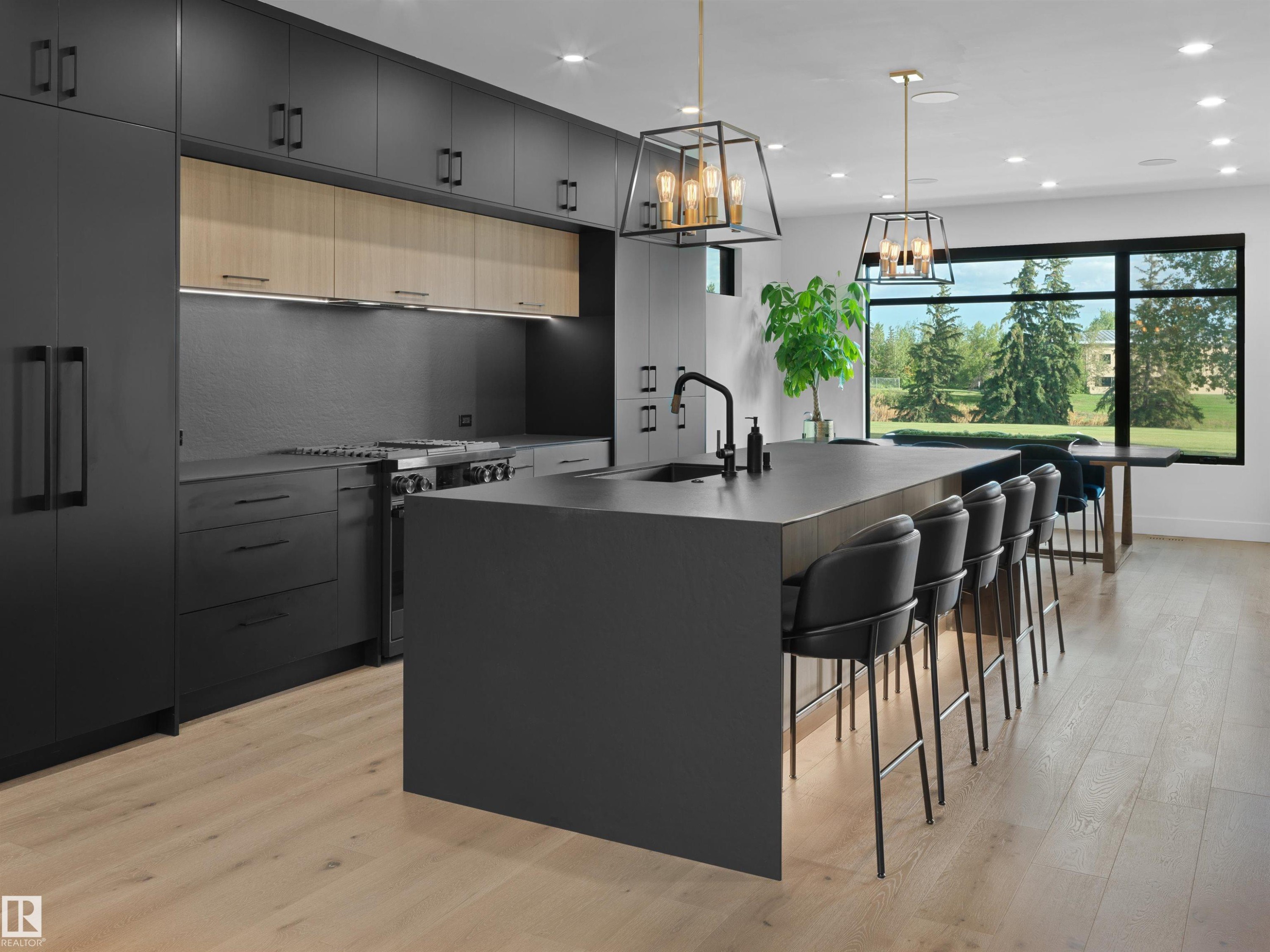 8707 Strathearn Crescent Nw, Edmonton, AB
