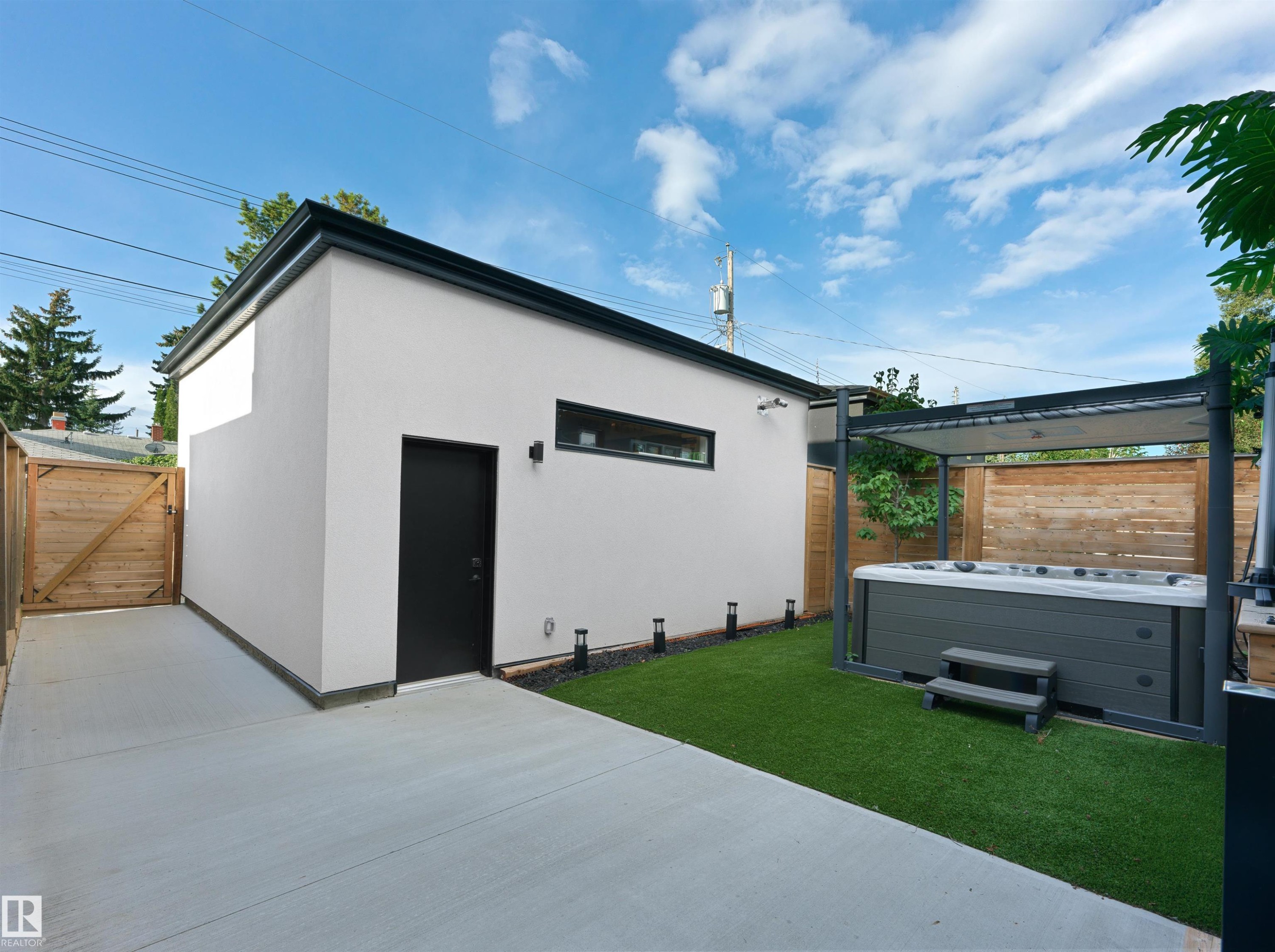 8707 Strathearn Crescent Nw, Edmonton, AB