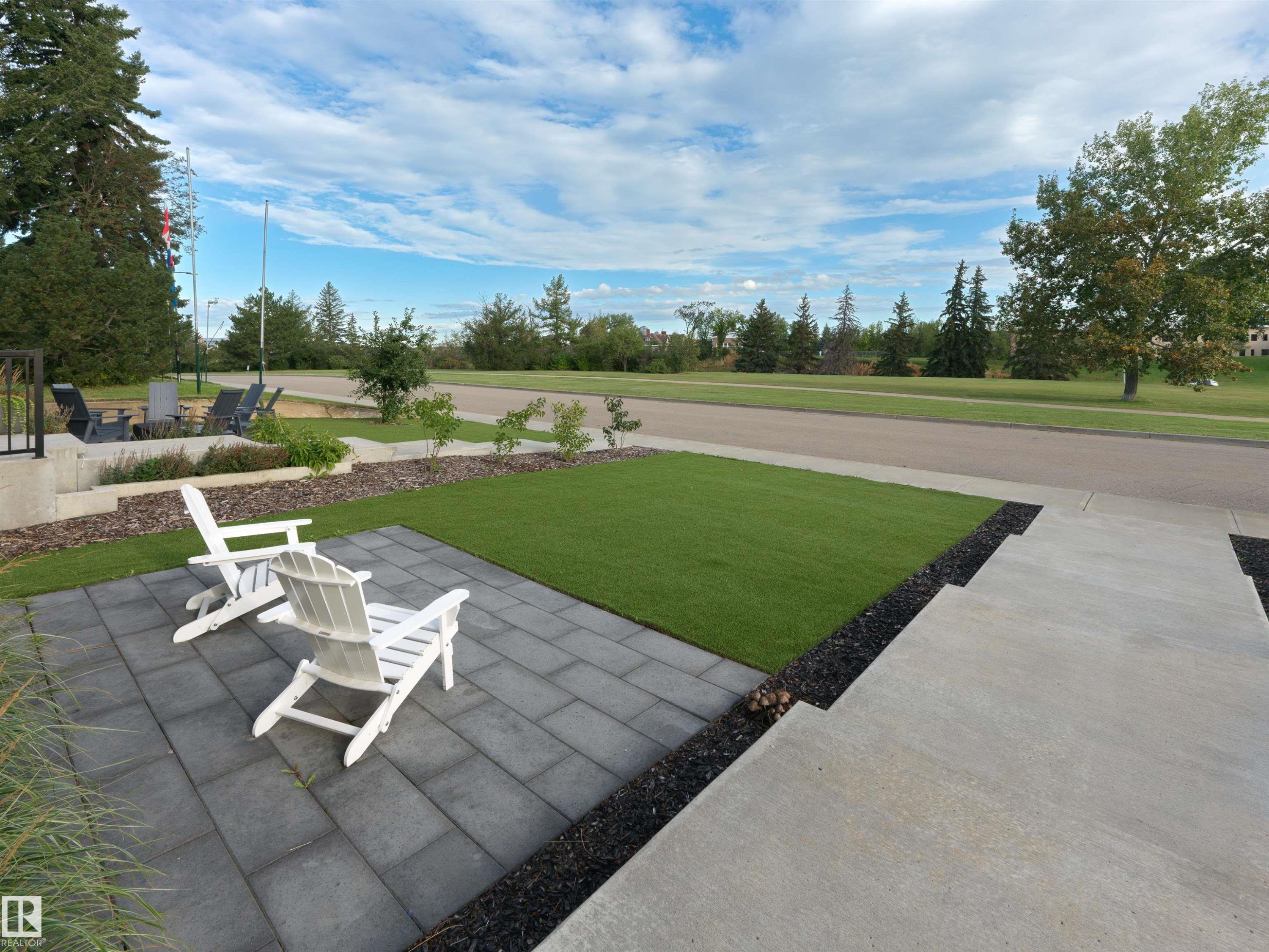8707 Strathearn Crescent Nw, Edmonton, AB
