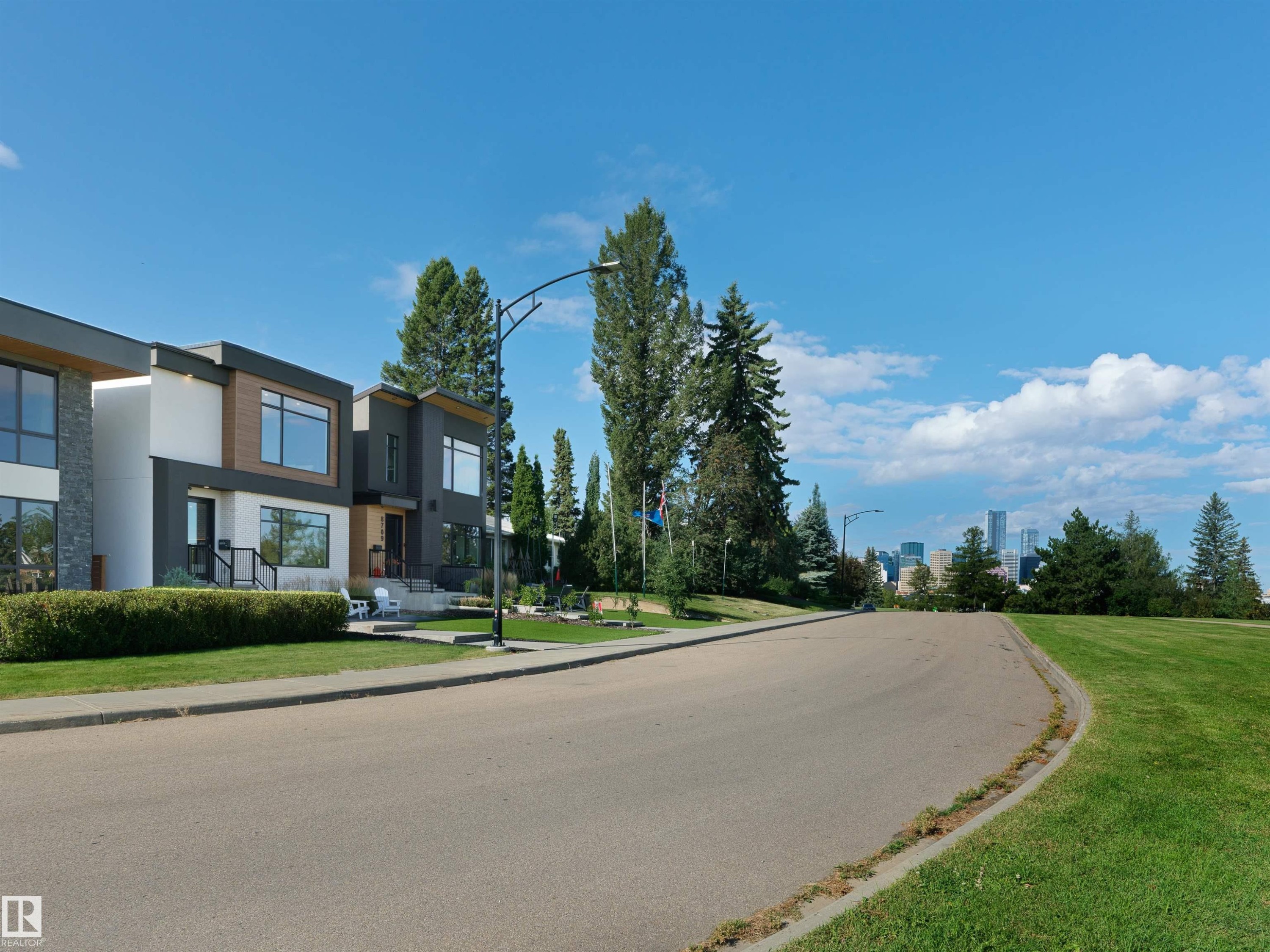8707 Strathearn Crescent Nw, Edmonton, AB