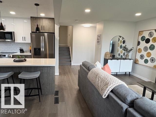 9520 150 Avenue Nw, Edmonton, AB