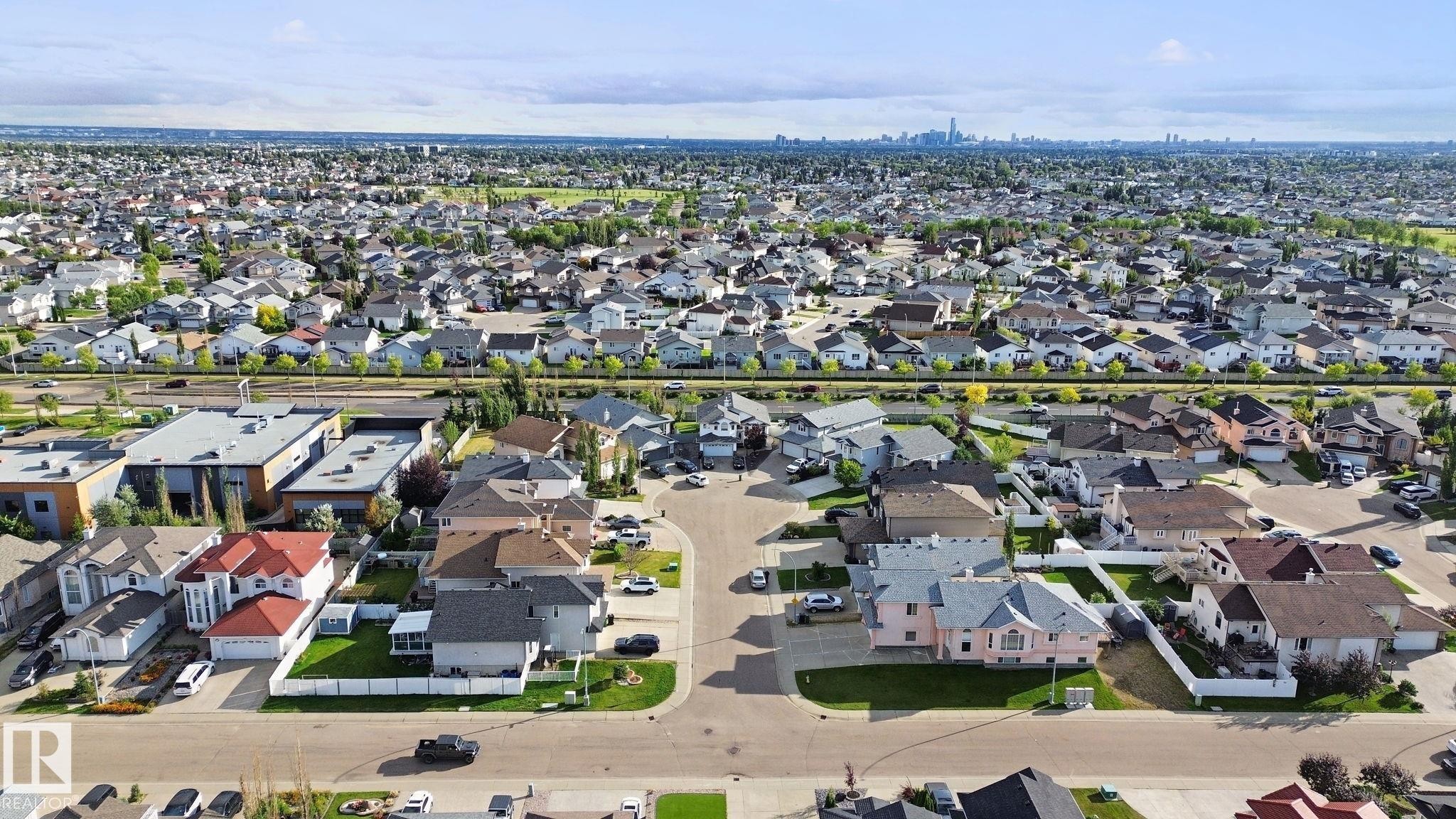 Expansive residential area with numerous detached properties - 16807 78 Street Nw, Edmonton, AB