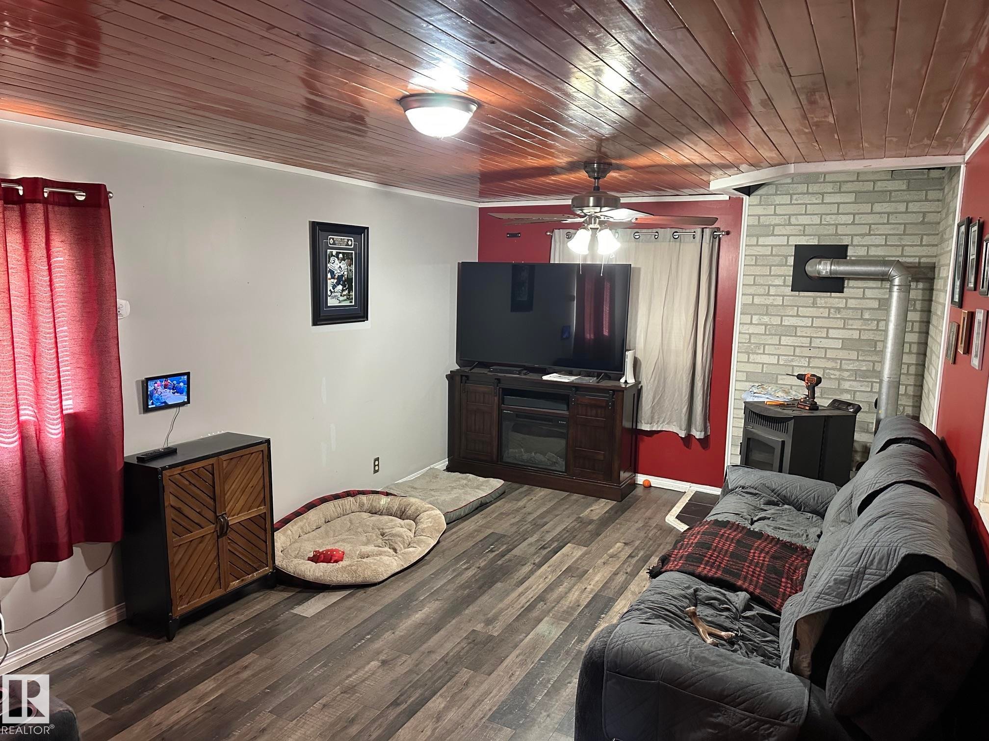 #68 4204 47 St, Wetaskiwin, AB - Indoor
