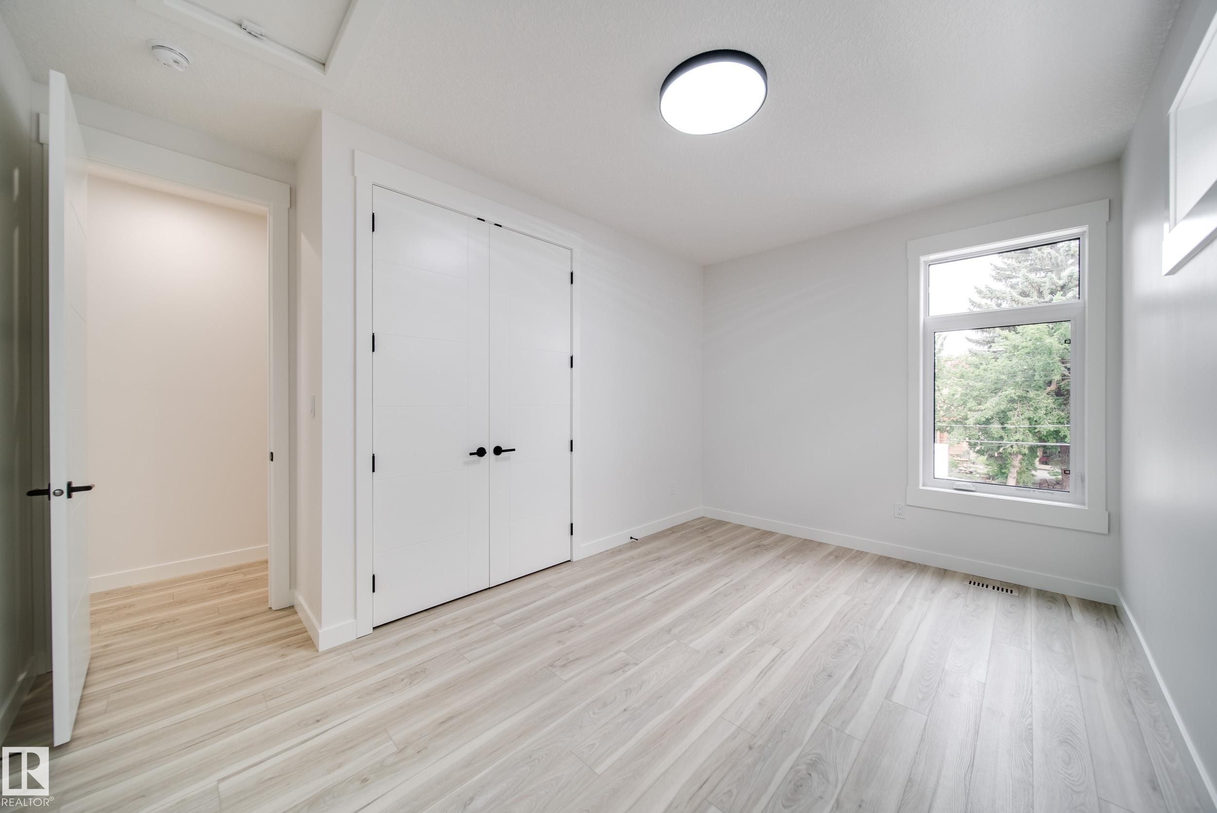 9919 87 Street Nw, Edmonton, AB - Indoor Photo Showing Other Room