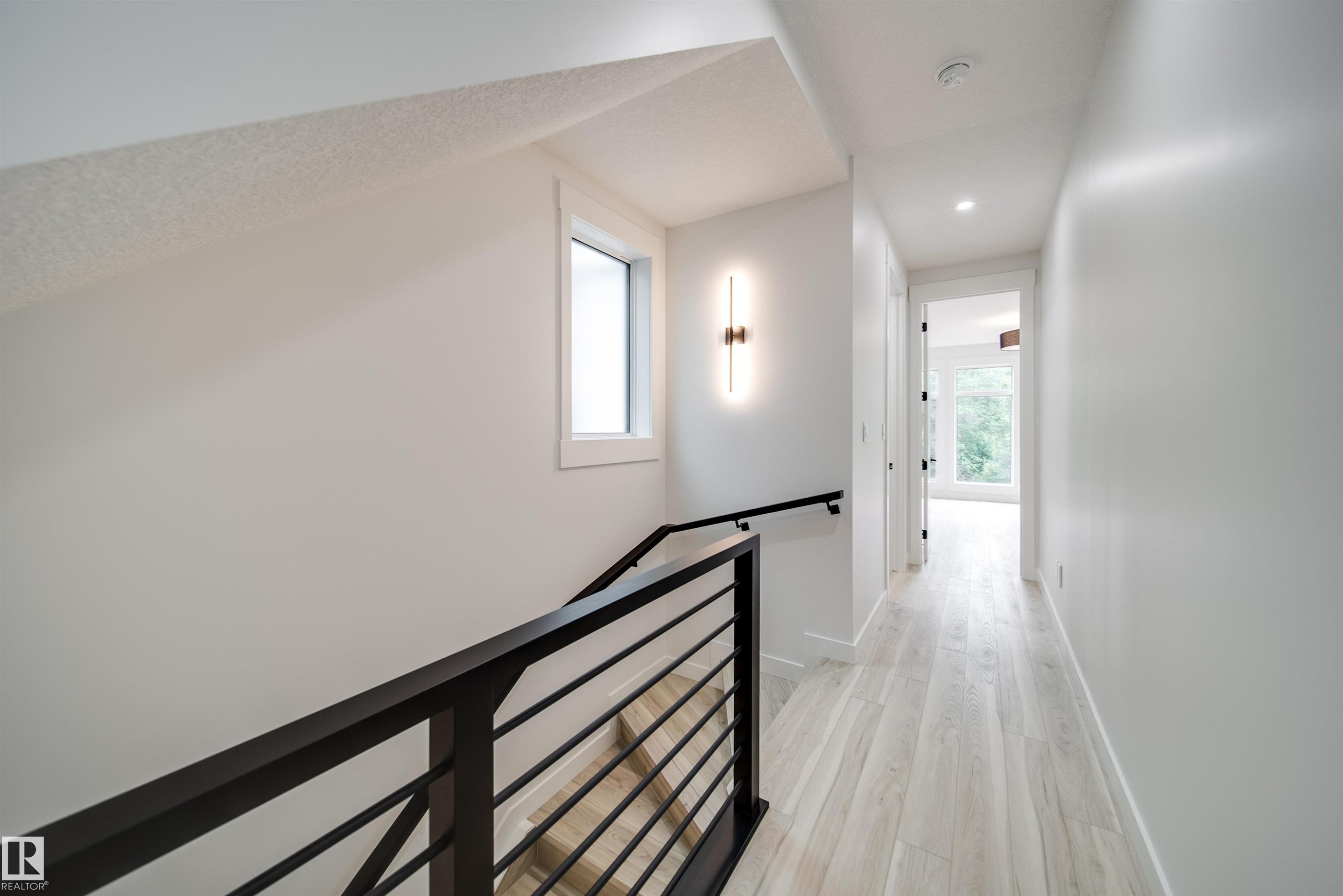 9919 87 Street Nw, Edmonton, AB - Indoor Photo Showing Other Room
