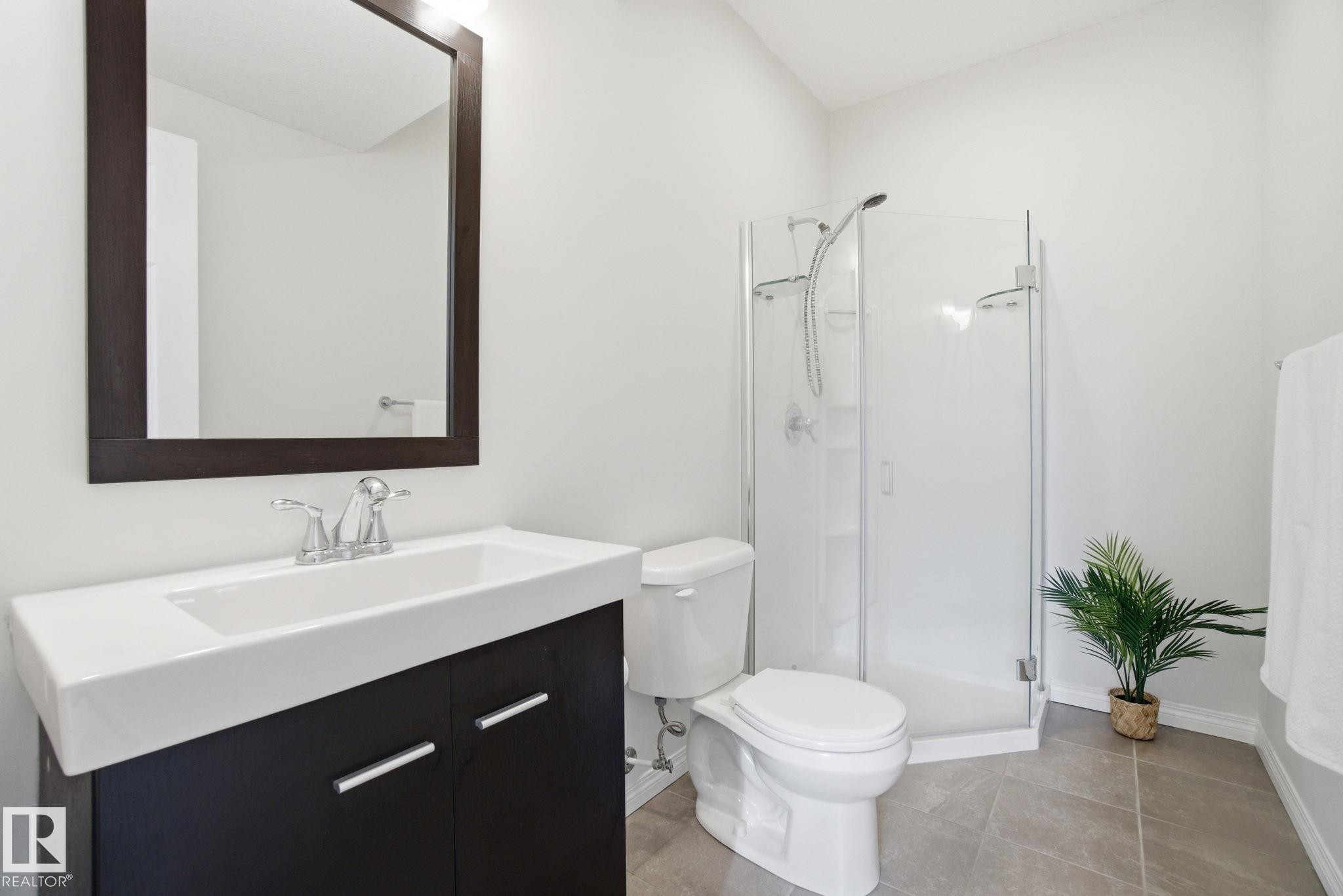 2553 Coughlan Road Sw, Edmonton, AB - Indoor Photo Showing Bathroom