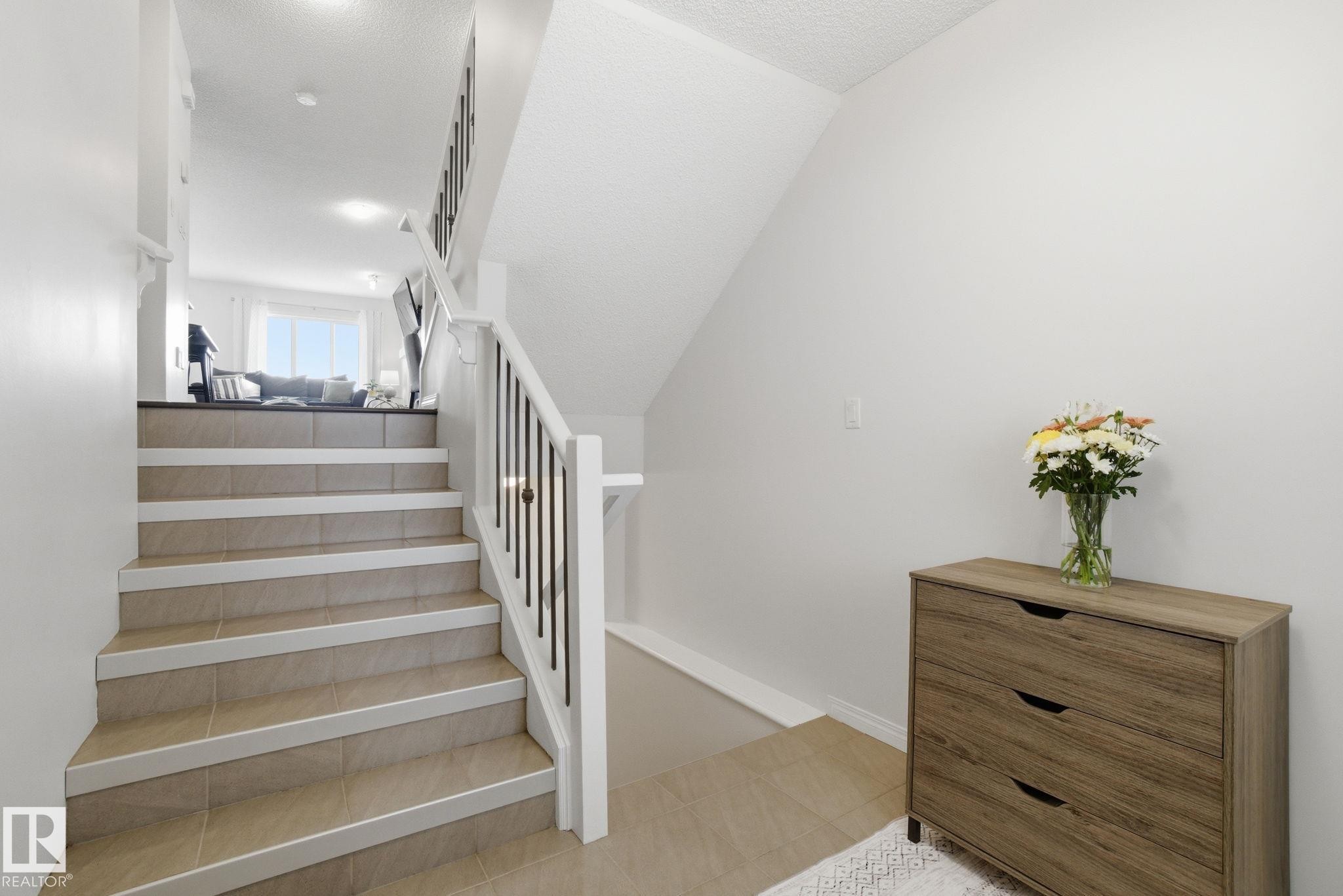 2553 Coughlan Road Sw, Edmonton, AB - Indoor Photo Showing Other Room