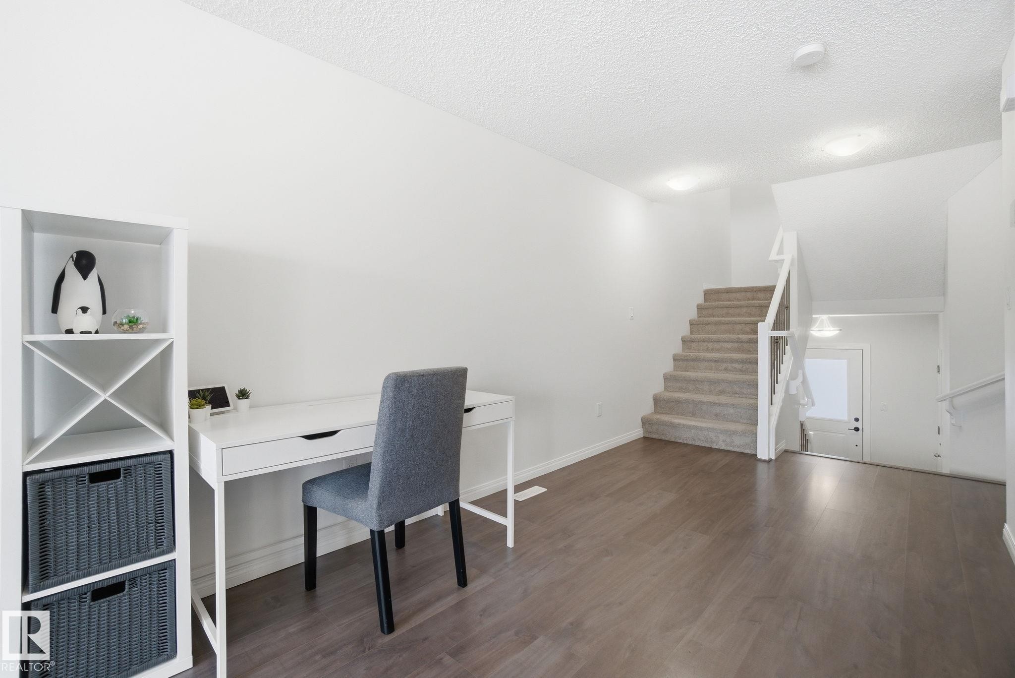2553 Coughlan Road Sw, Edmonton, AB - Indoor