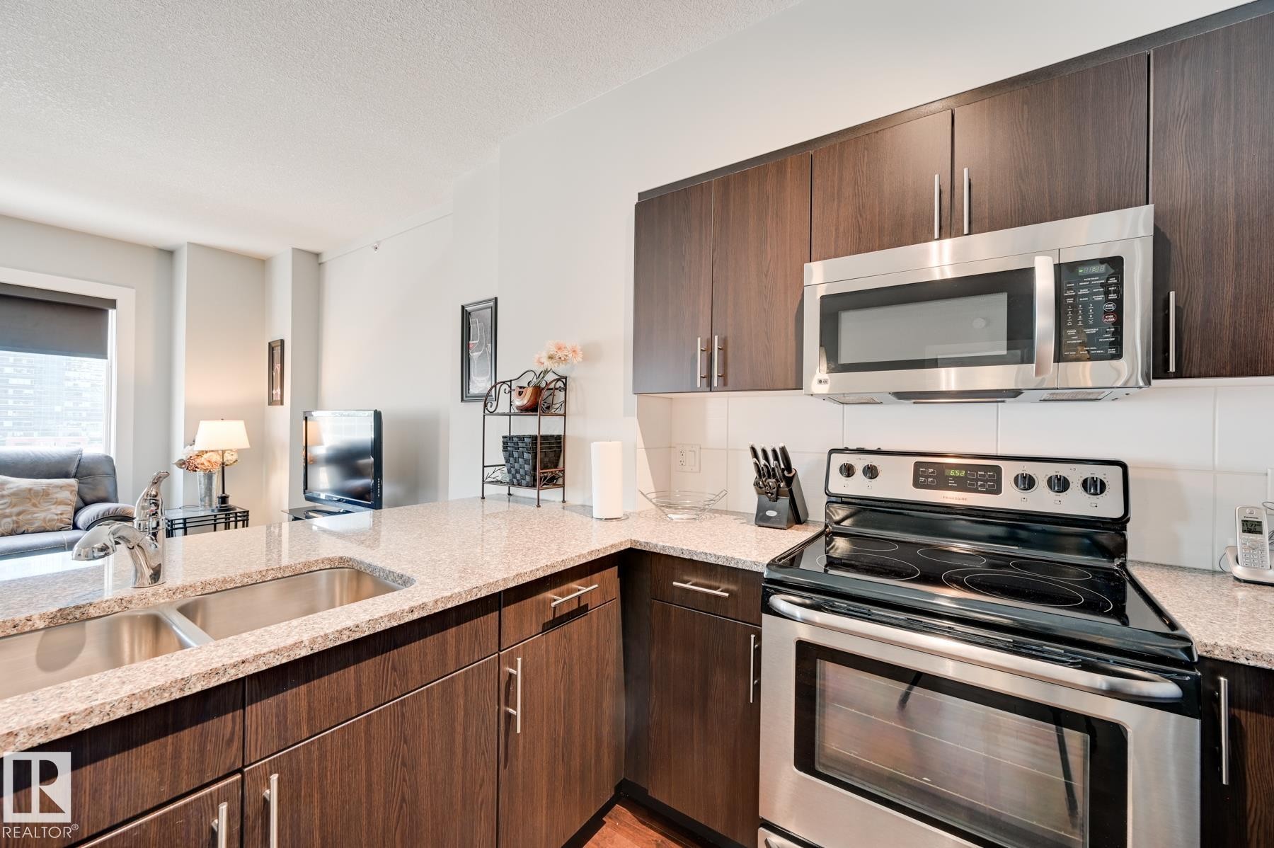 #802 10152 104 St Nw, Edmonton, AB