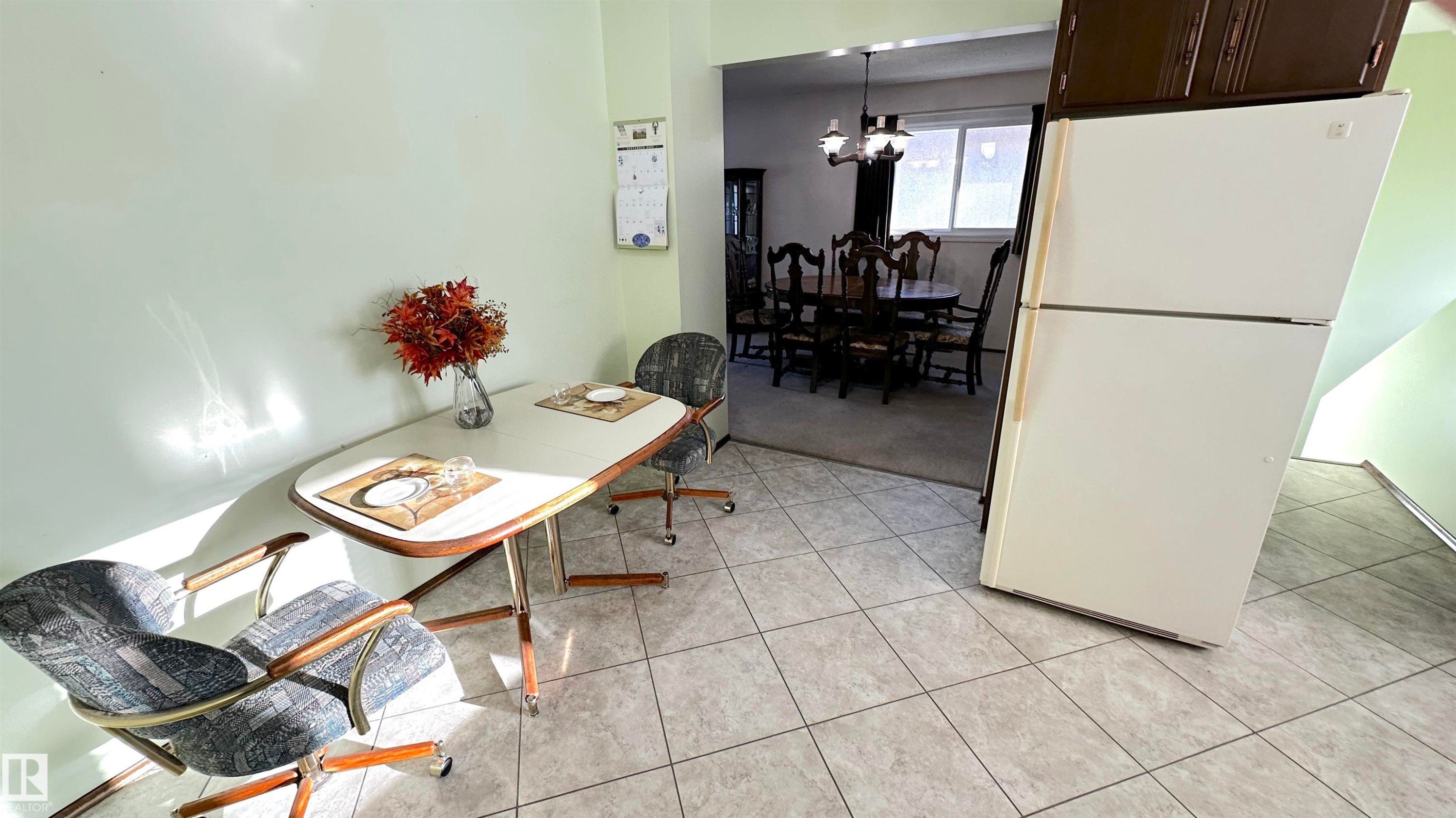 Eat in kitchen. - 4128 110 Street Nw, Edmonton, AB