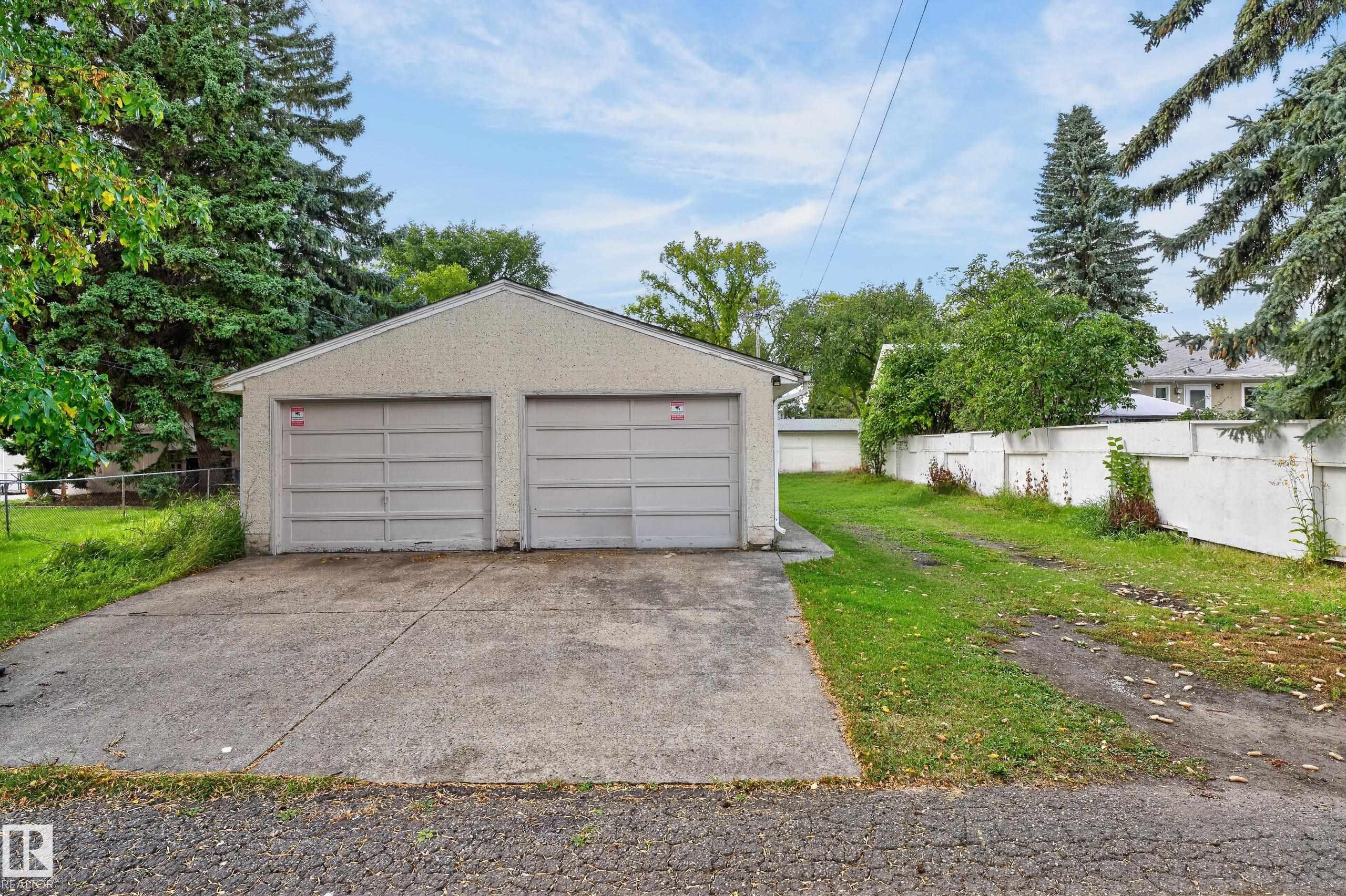 Two-car detached garage with stucco exterior and concrete driveway - 12345 79 Street Nw, Edmonton, AB