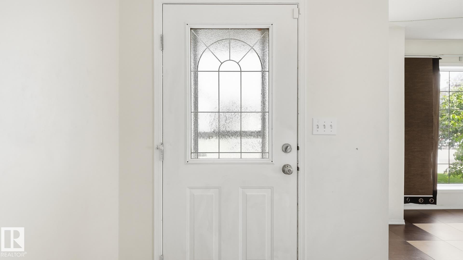 White entry door with decorative glass insert - 2117 36 Avenue Nw, Edmonton, AB