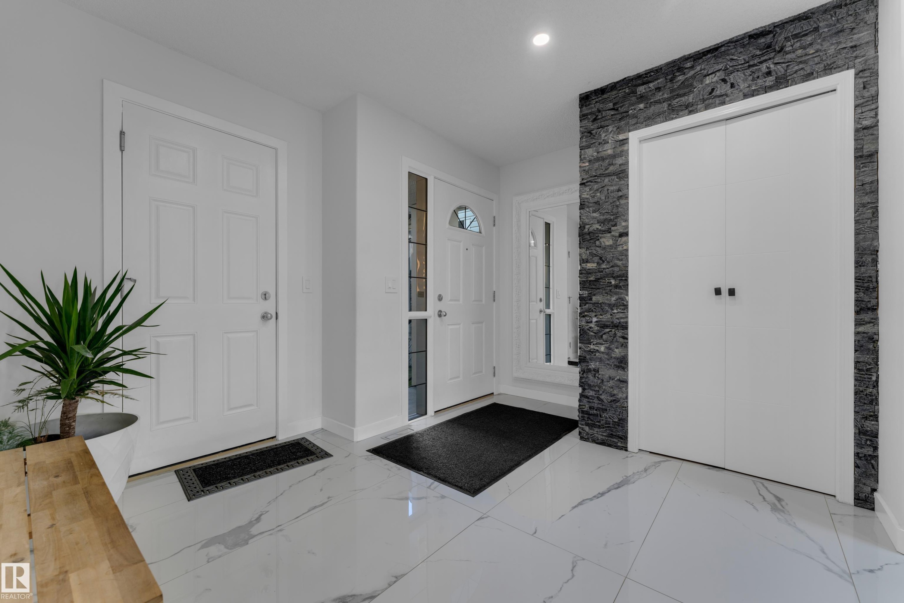 3135 24 Avenue Nw, Edmonton, AB