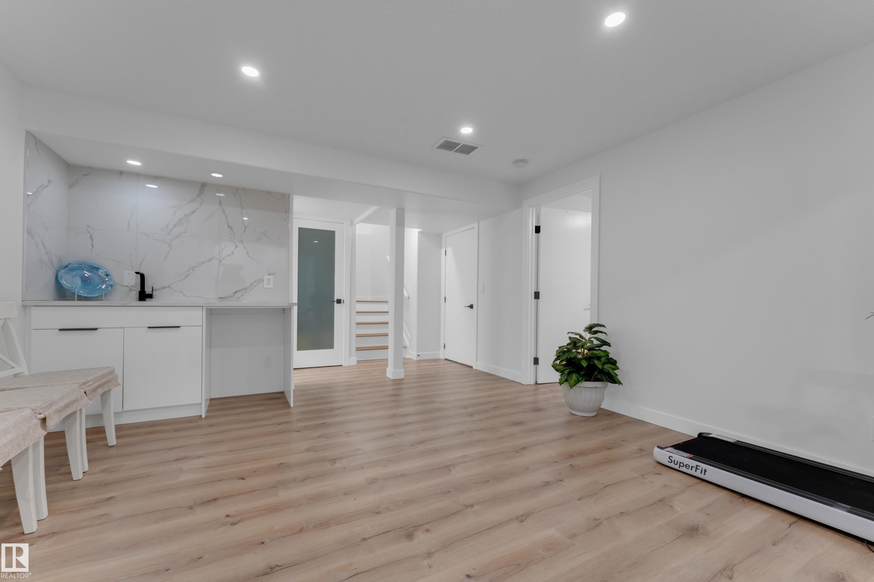 3135 24 Avenue Nw, Edmonton, AB