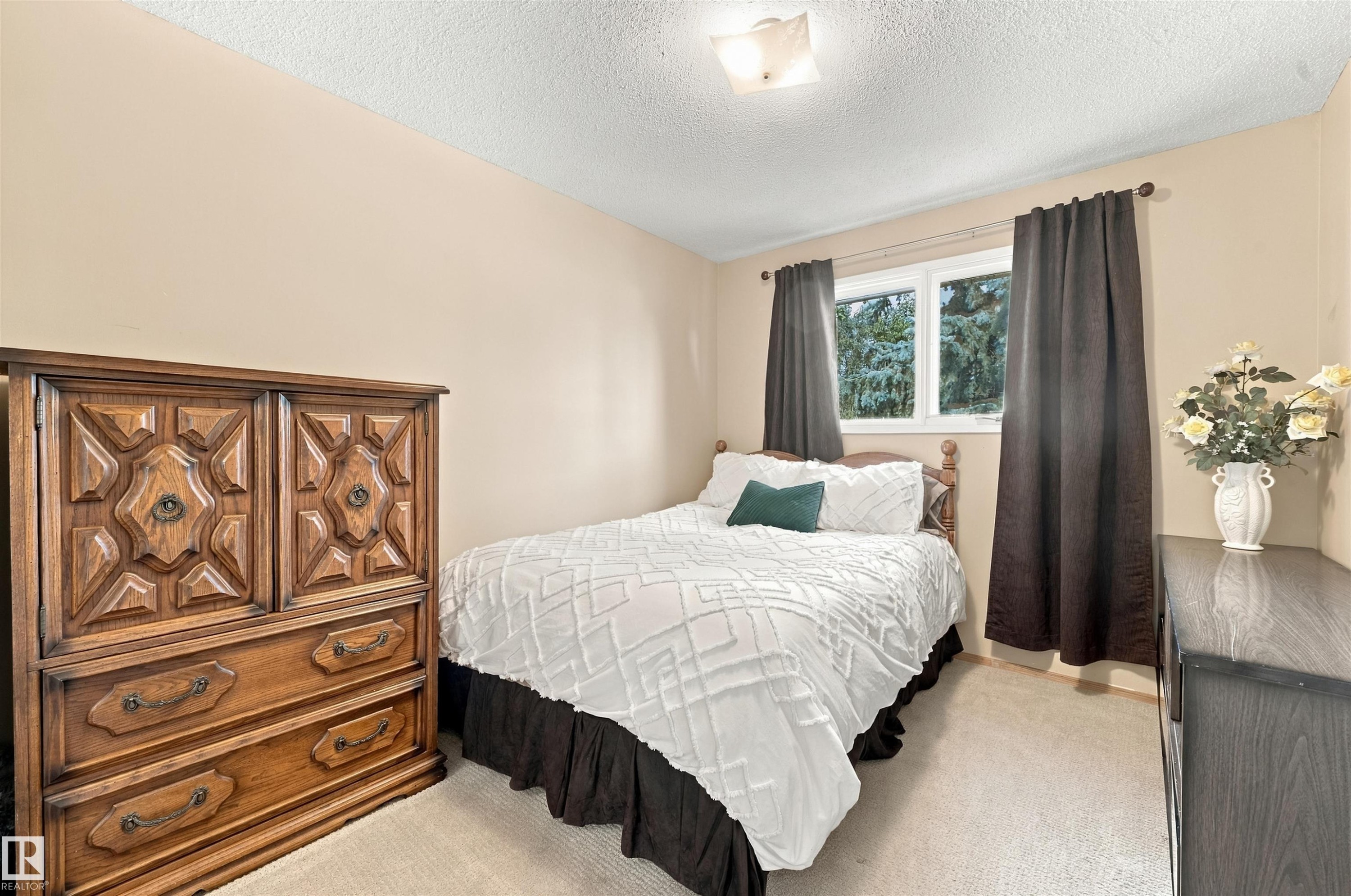 7911 152A Avenue Nw, Edmonton, AB