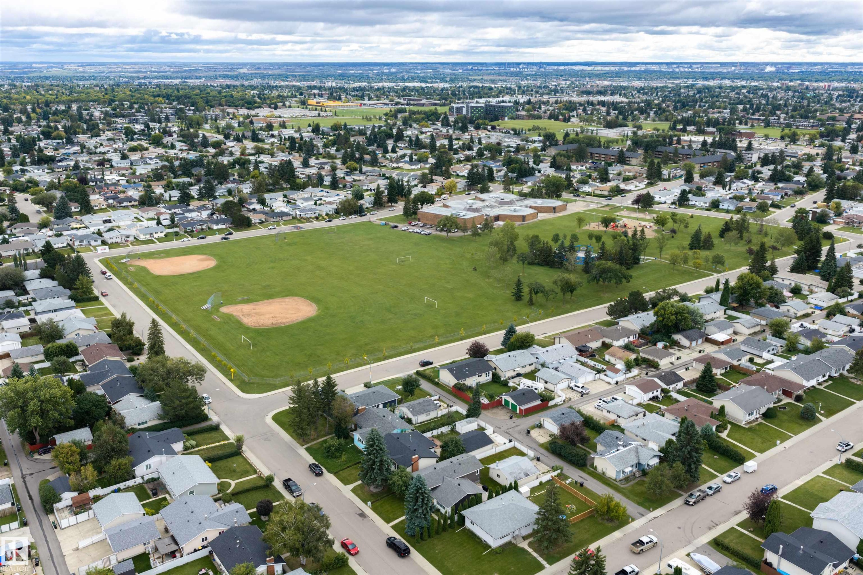 7911 152A Avenue Nw, Edmonton, AB