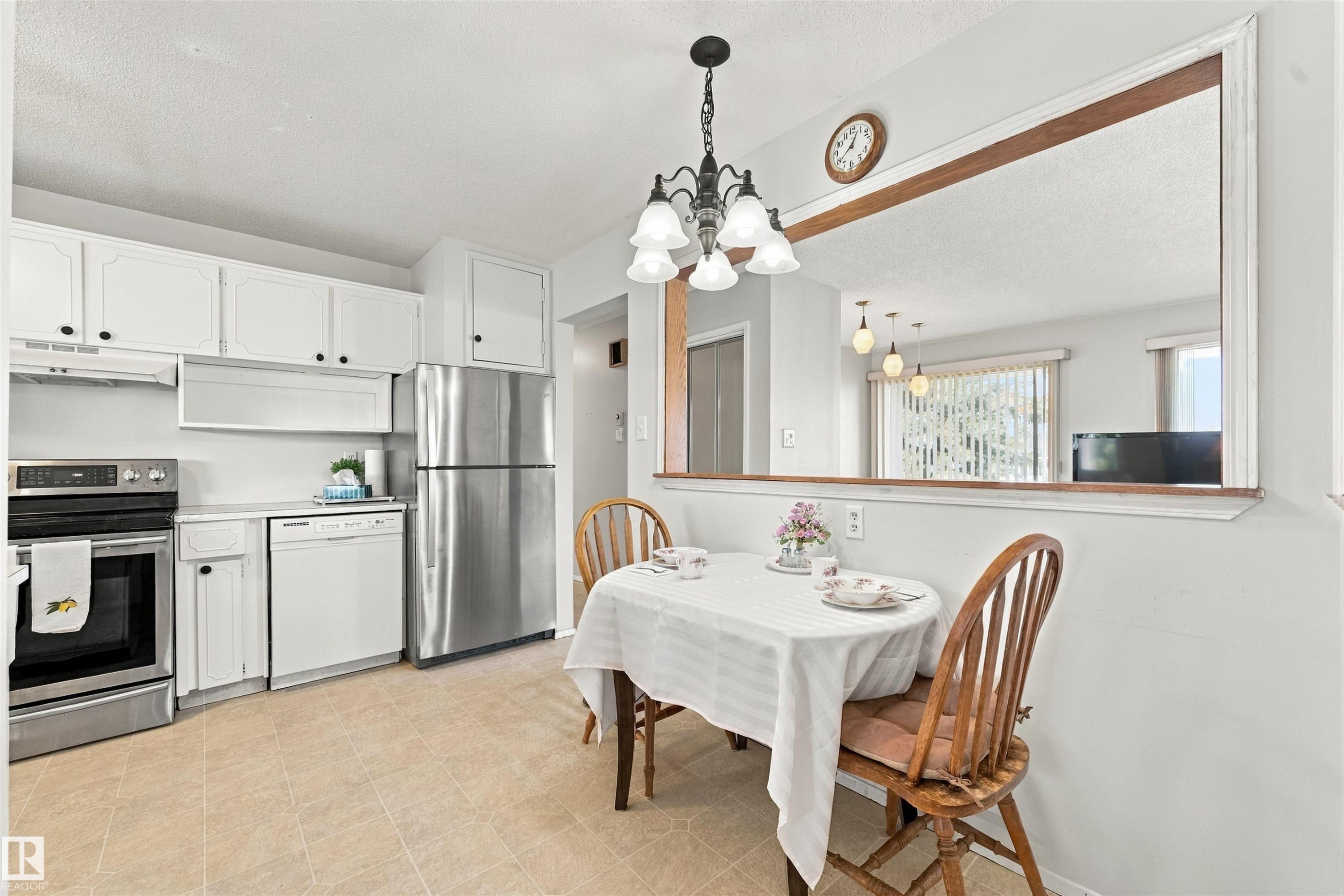 7911 152A Avenue Nw, Edmonton, AB