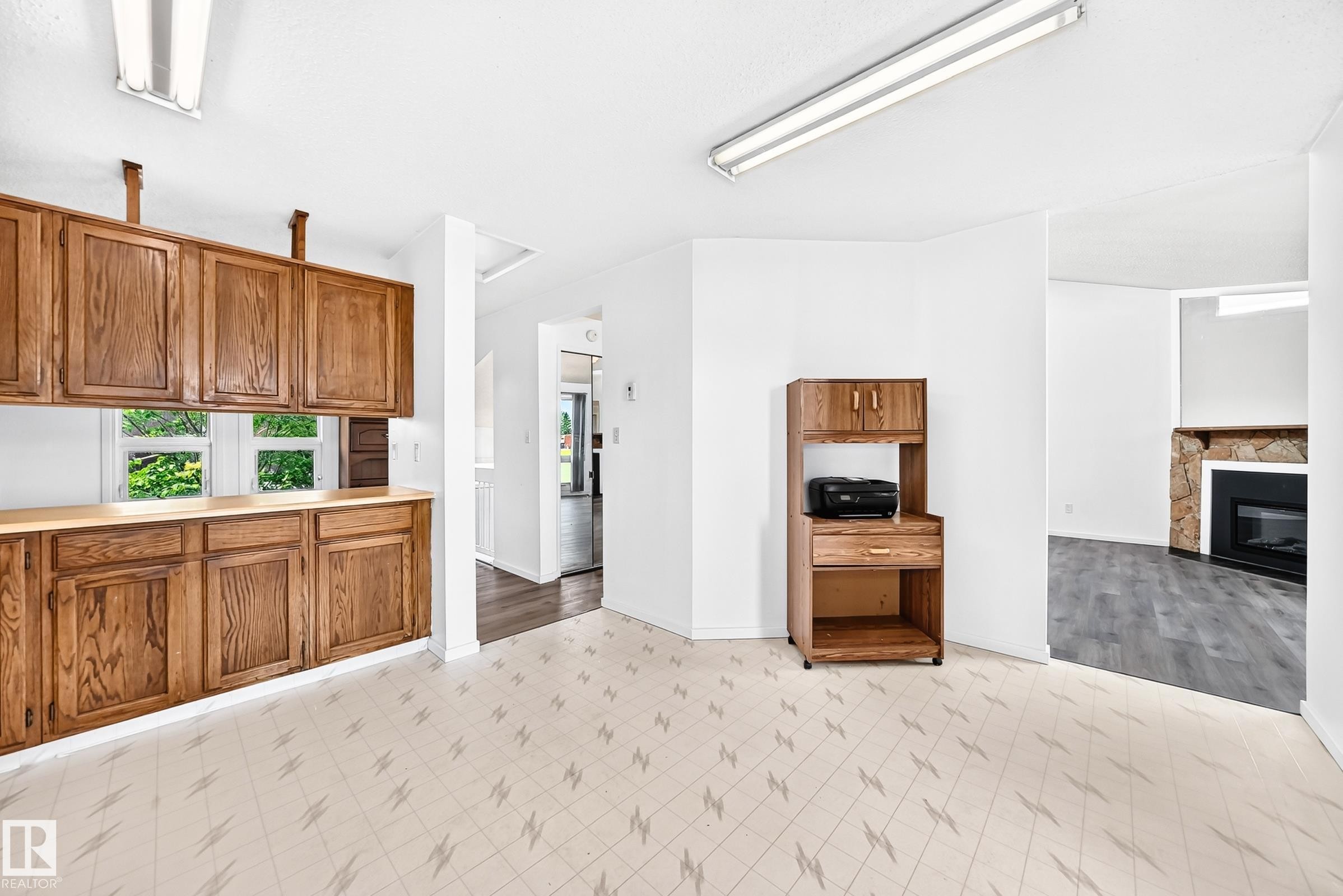14141 26 Street Nw, Edmonton, AB - Indoor