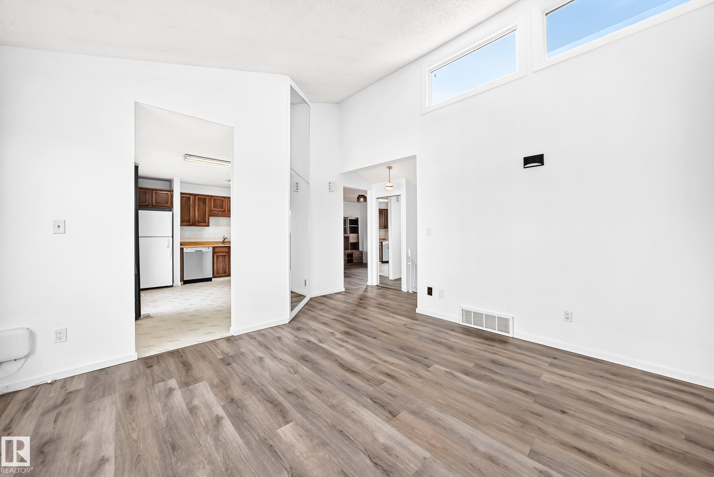 14141 26 Street Nw, Edmonton, AB - Indoor Photo Showing Other Room