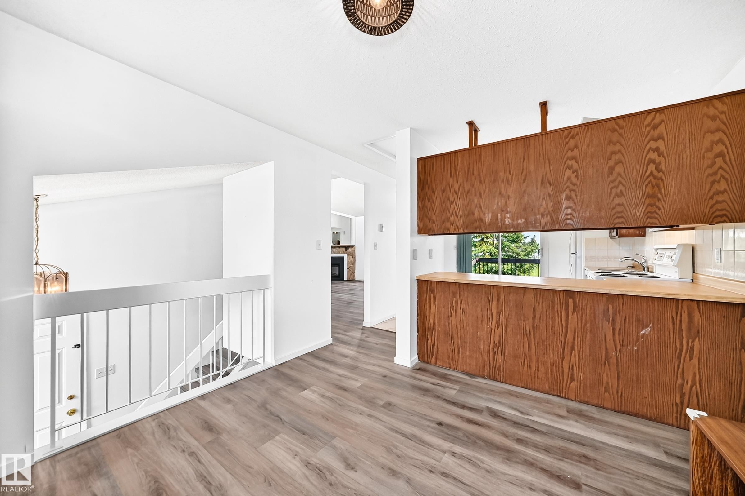 14141 26 Street Nw, Edmonton, AB - Indoor Photo Showing Other Room