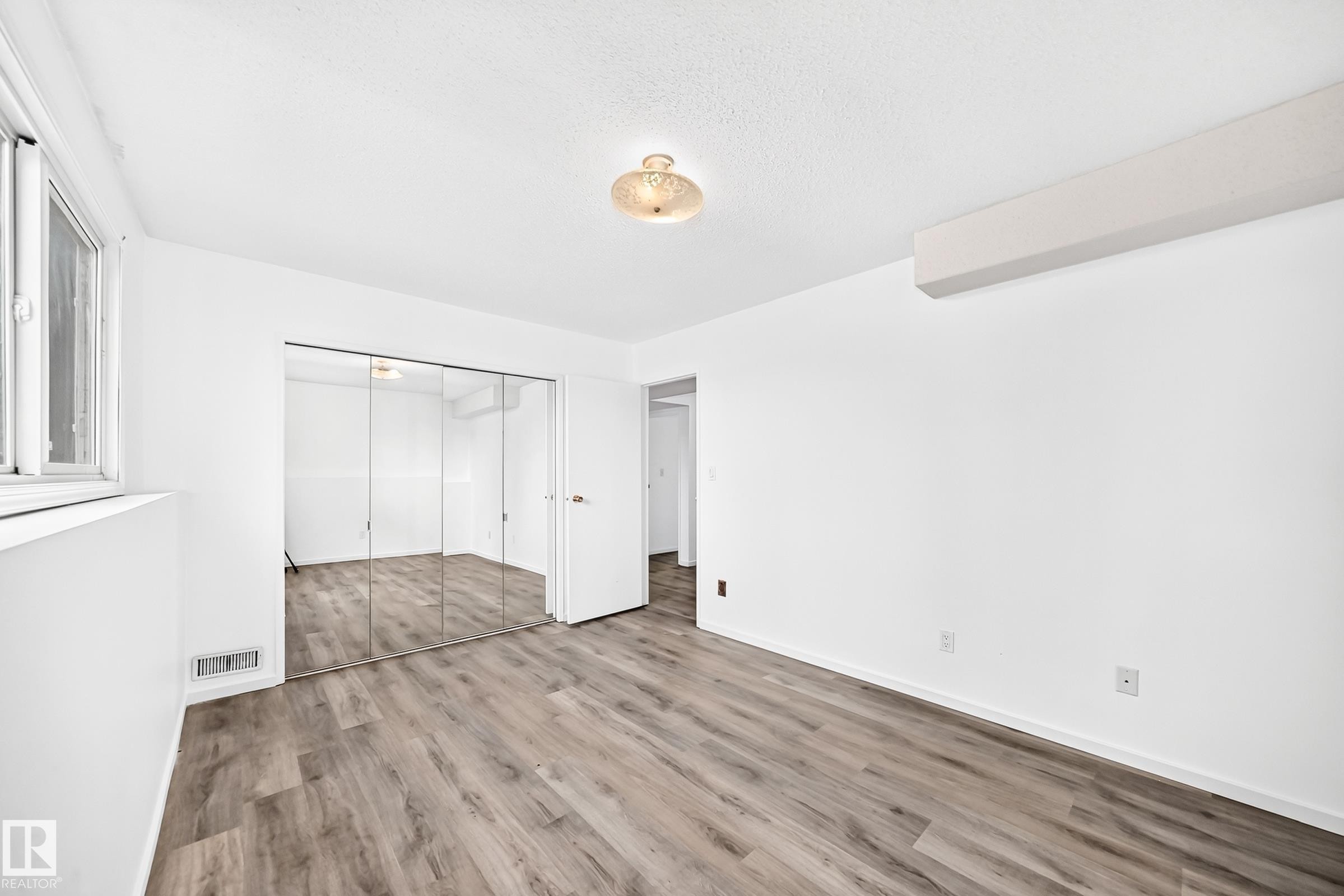 14141 26 Street Nw, Edmonton, AB - Indoor Photo Showing Other Room