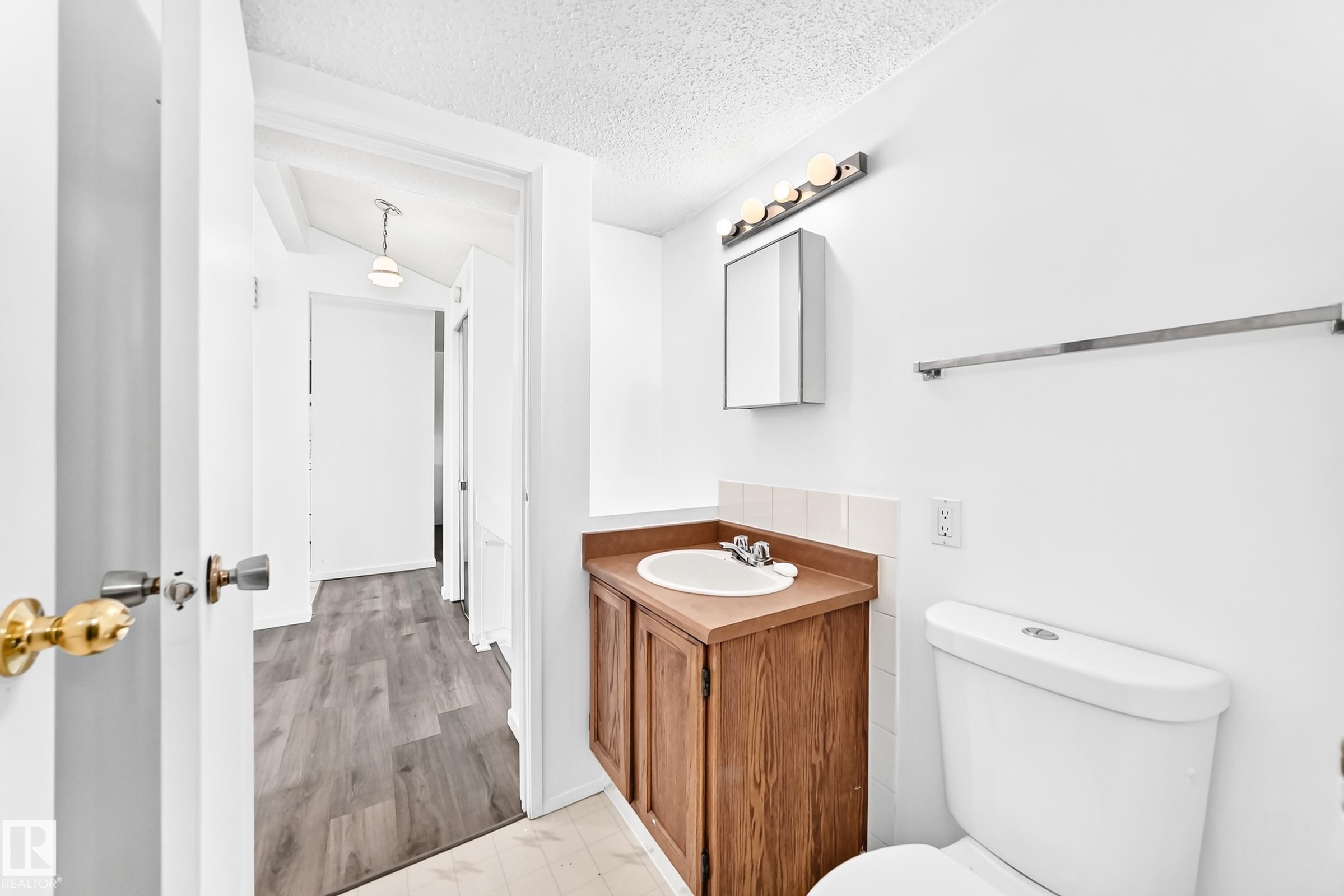 14141 26 Street Nw, Edmonton, AB - Indoor Photo Showing Bathroom
