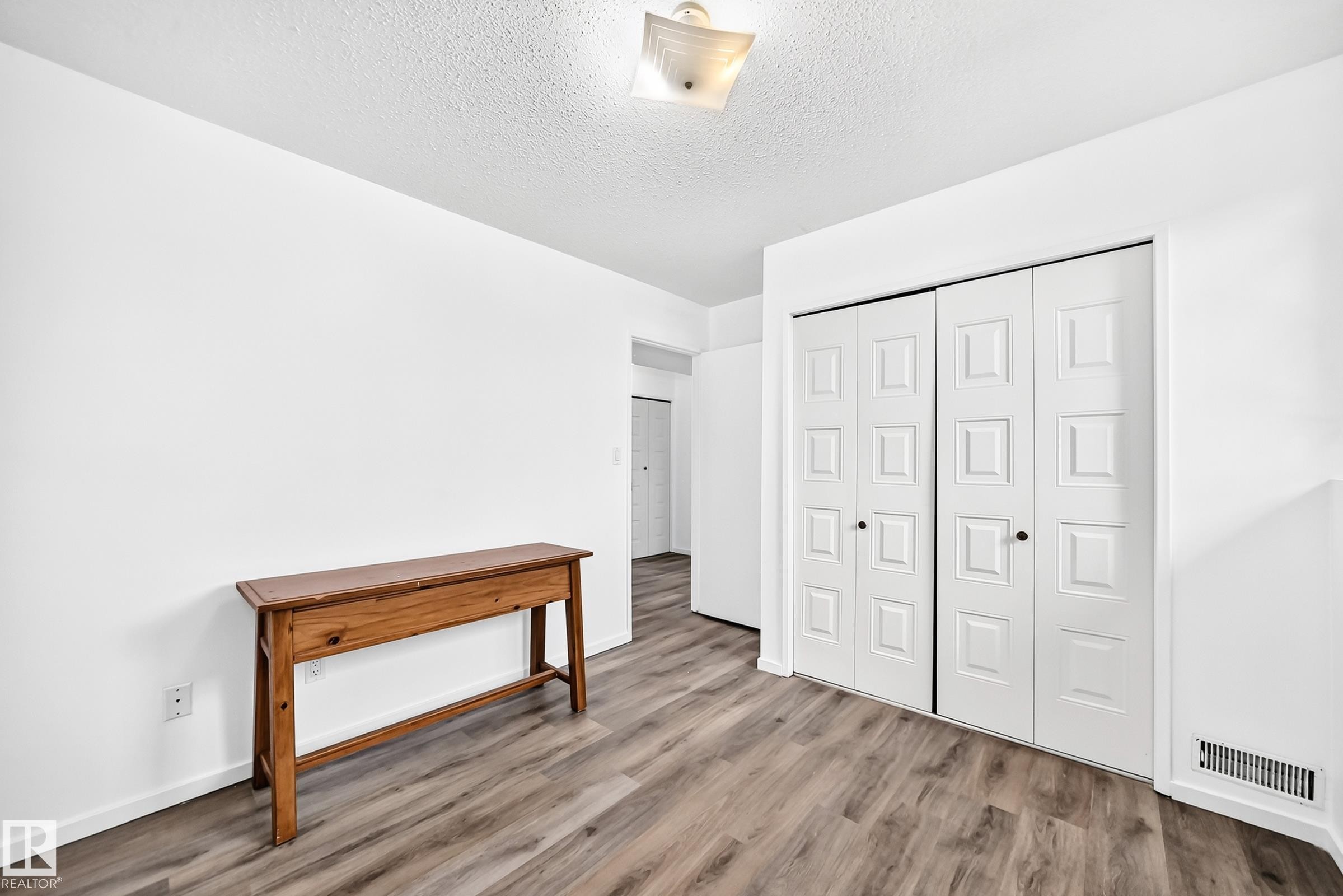 14141 26 Street Nw, Edmonton, AB - Indoor Photo Showing Other Room