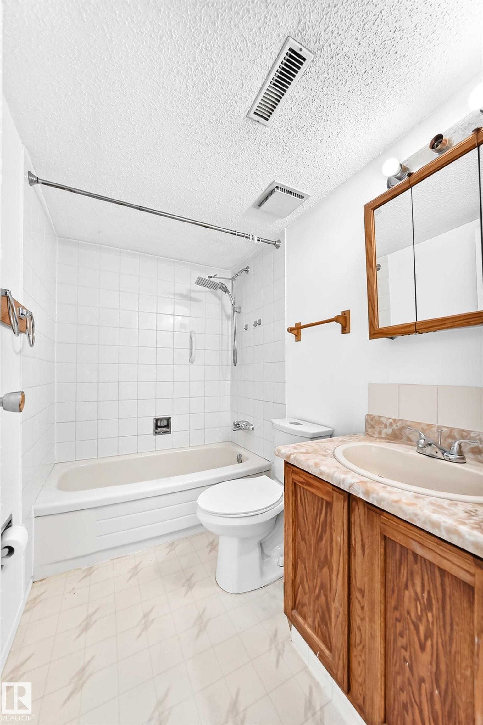 14141 26 Street Nw, Edmonton, AB - Indoor Photo Showing Bathroom