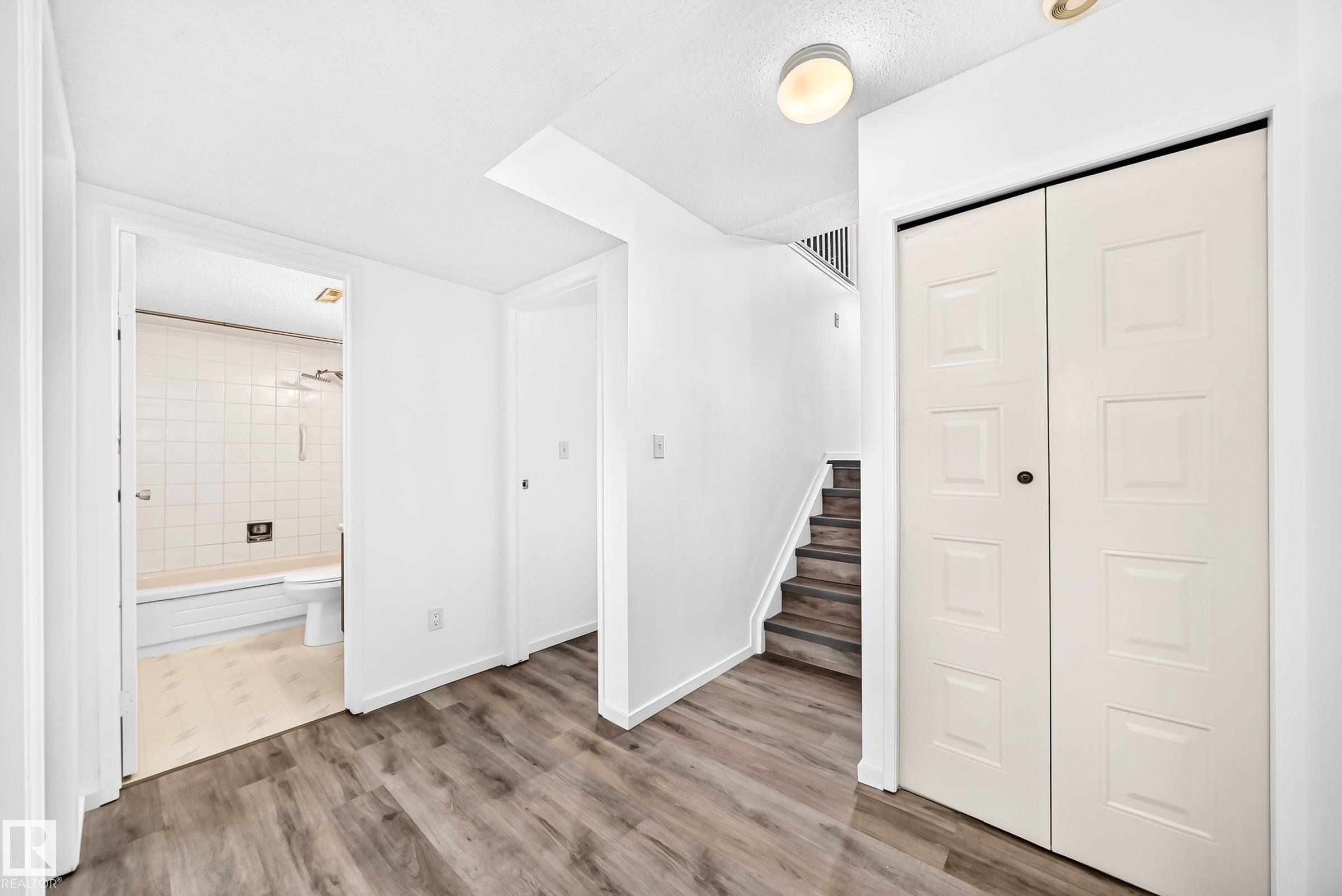 14141 26 Street Nw, Edmonton, AB - Indoor Photo Showing Other Room