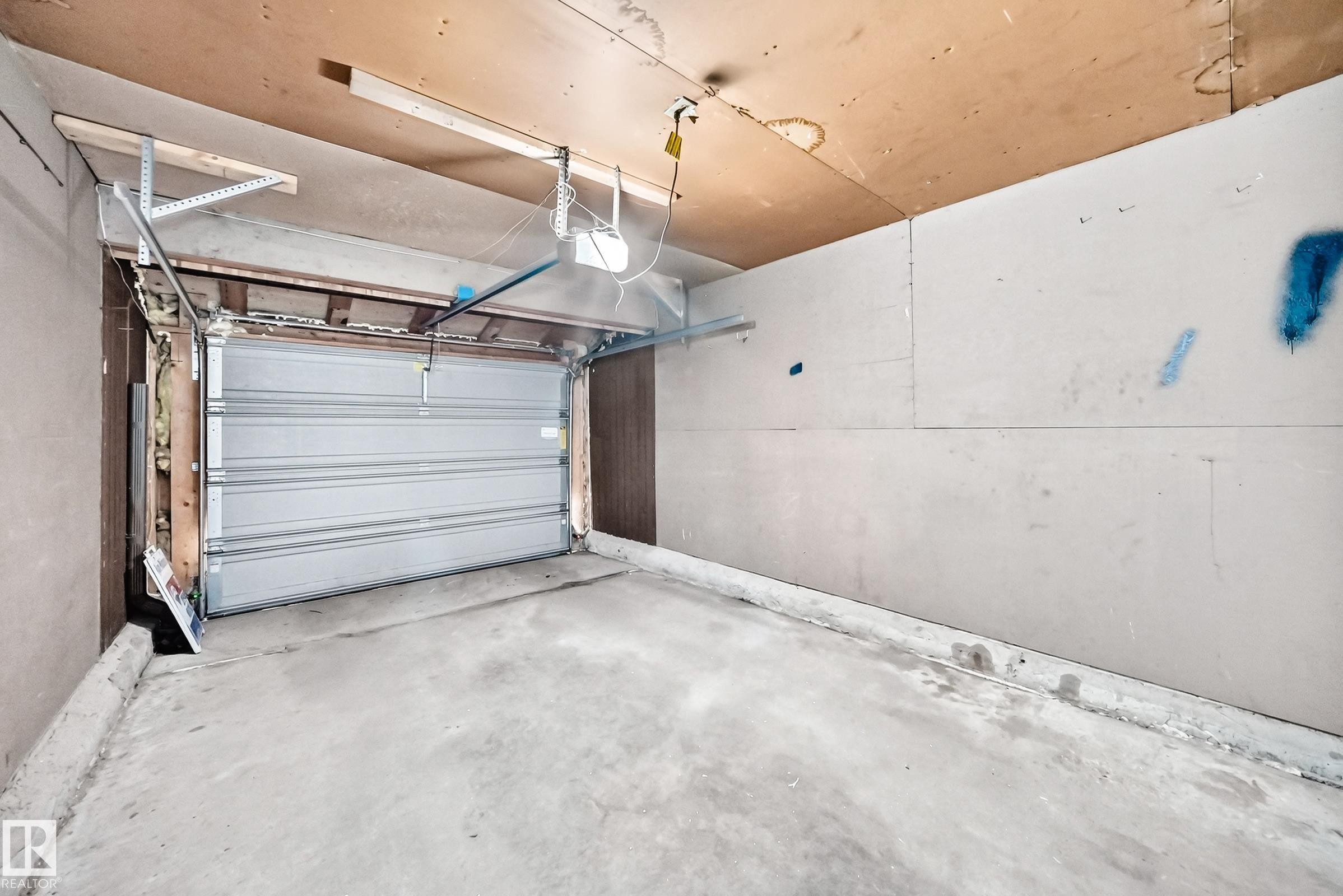 14141 26 Street Nw, Edmonton, AB - Indoor Photo Showing Garage