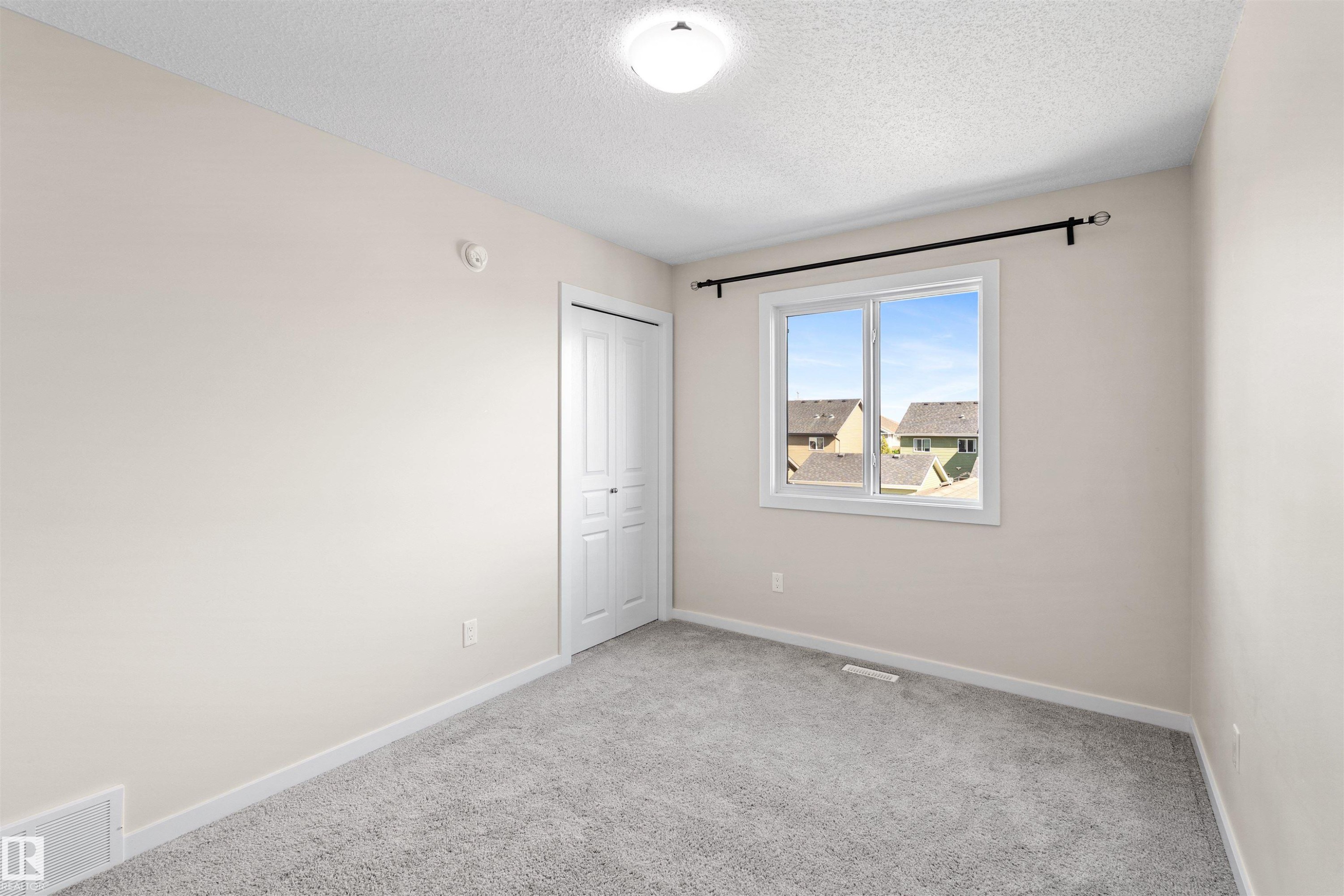 16040 11 Avenue Sw, Edmonton, AB