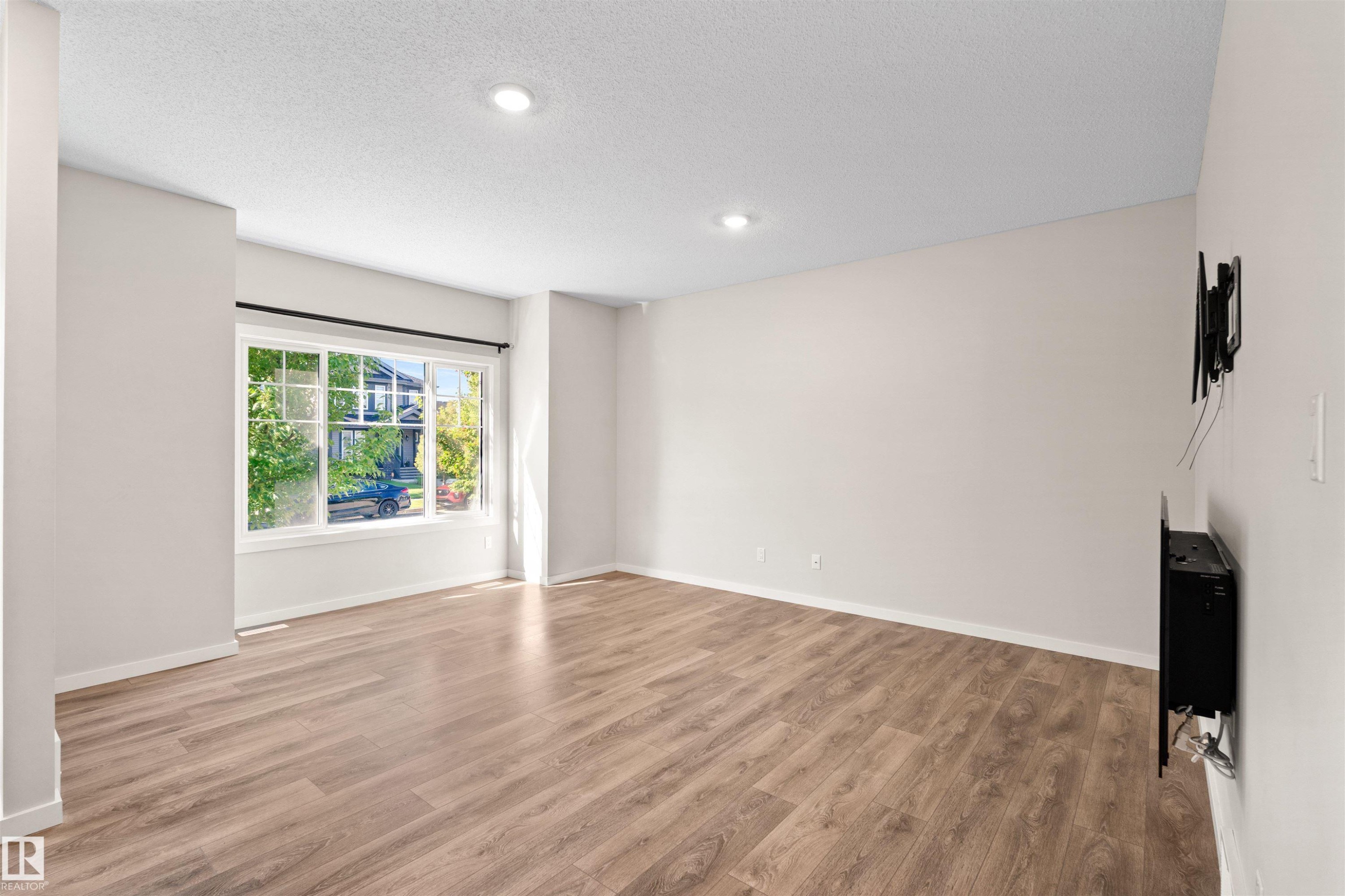 16040 11 Avenue Sw, Edmonton, AB