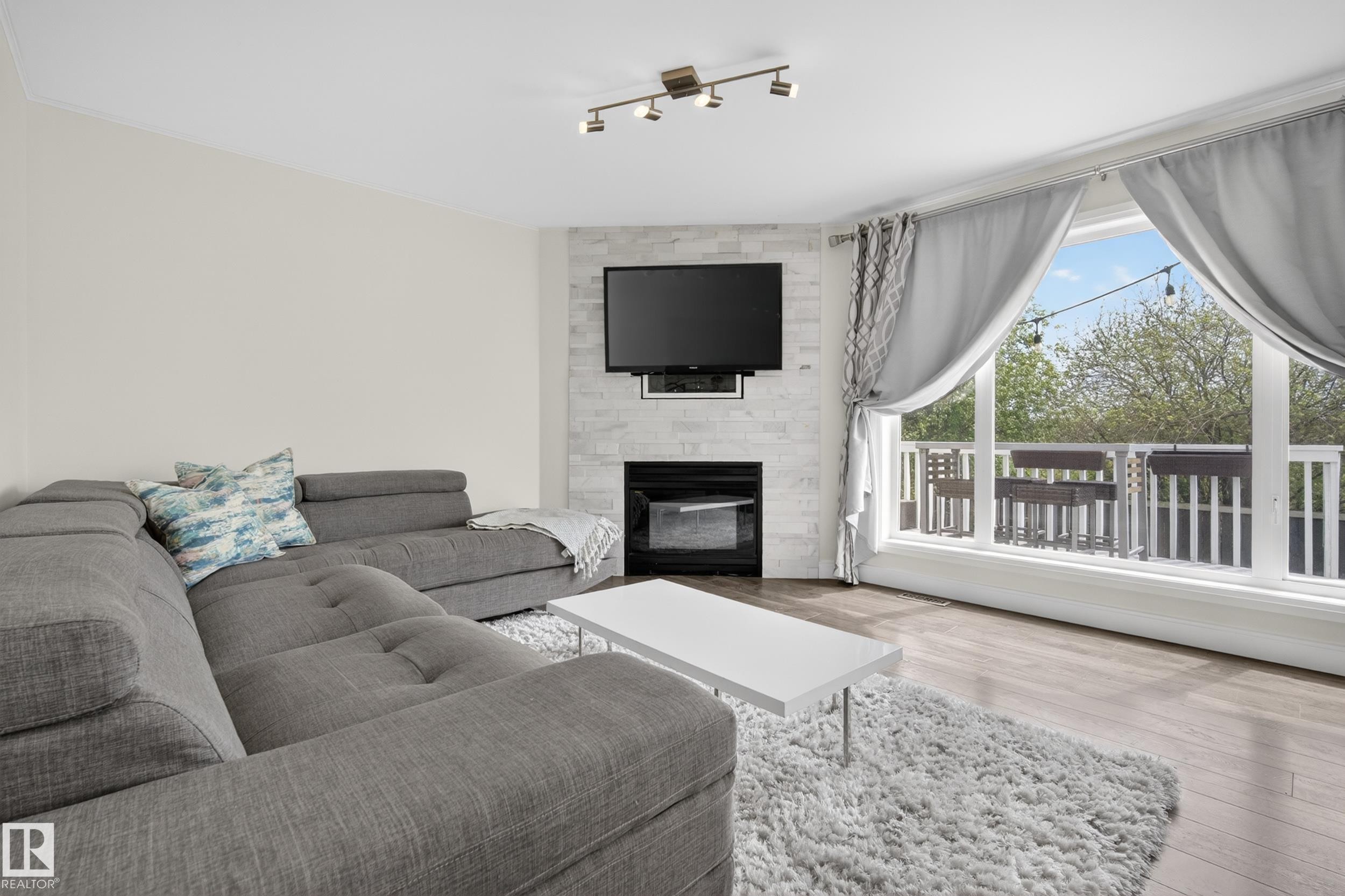 11827 8 Avenue Nw, Edmonton, AB