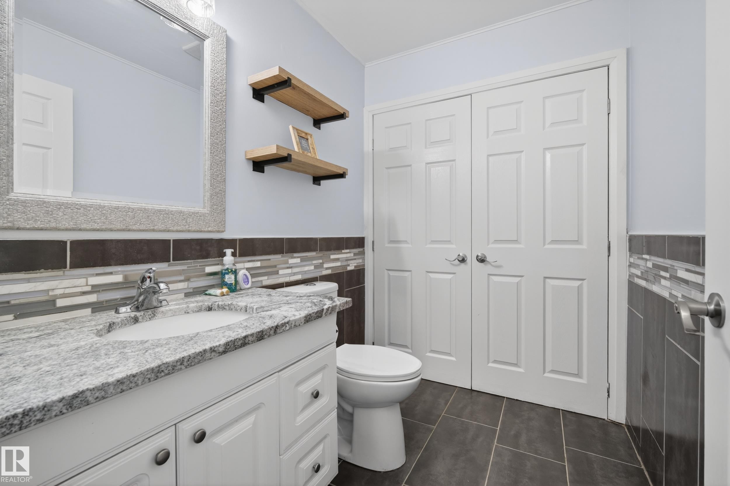 11827 8 Avenue Nw, Edmonton, AB