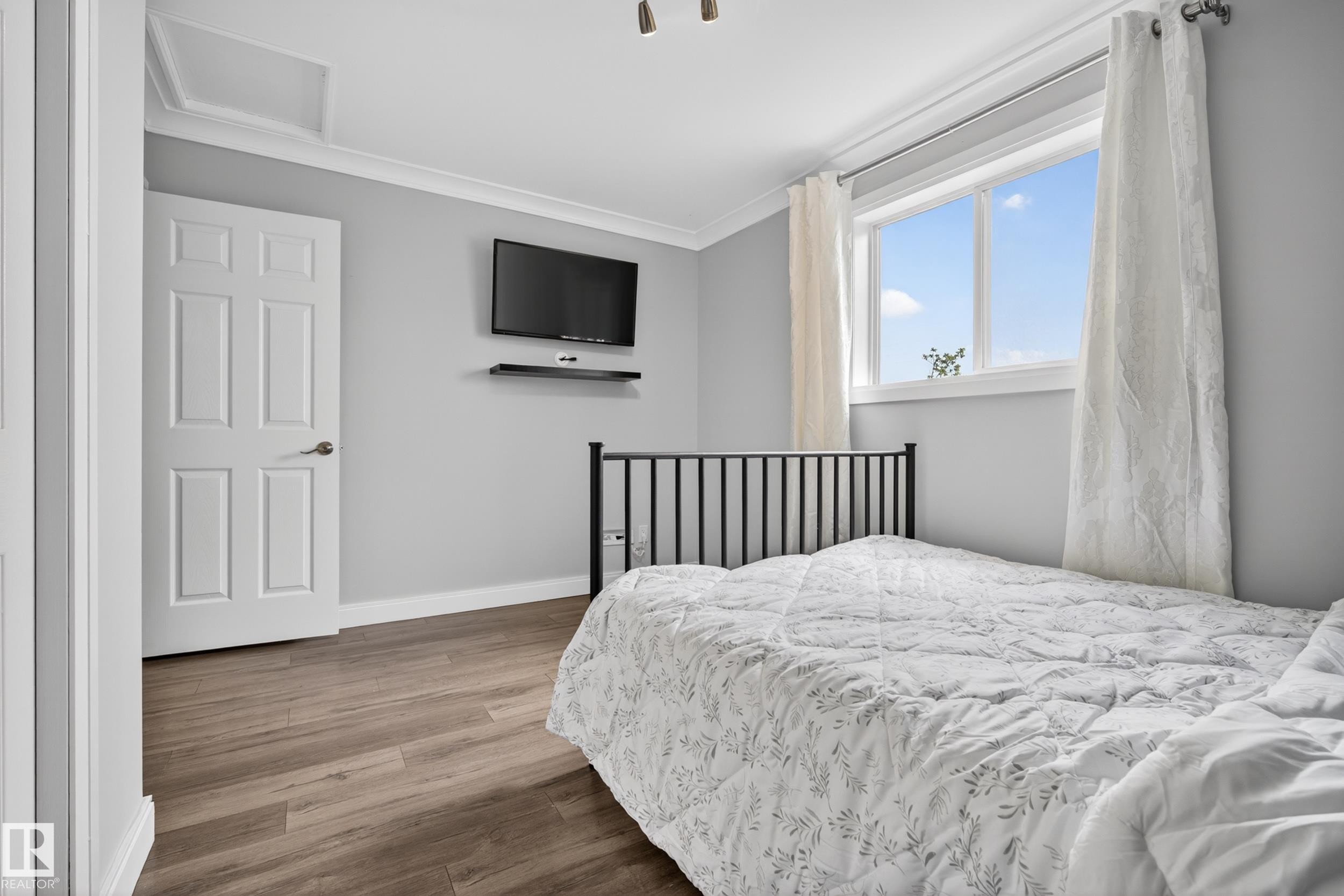 11827 8 Avenue Nw, Edmonton, AB