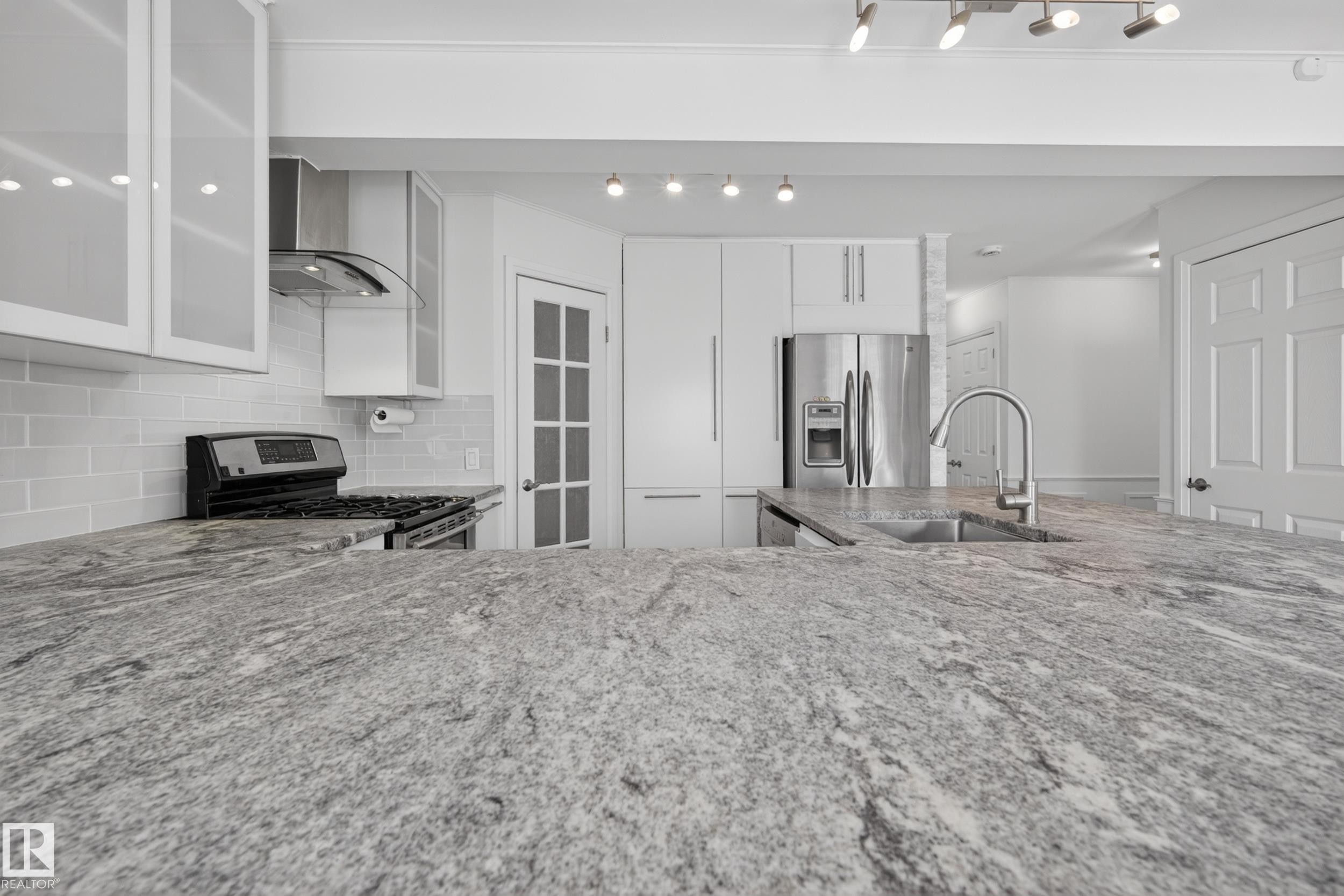 11827 8 Avenue Nw, Edmonton, AB