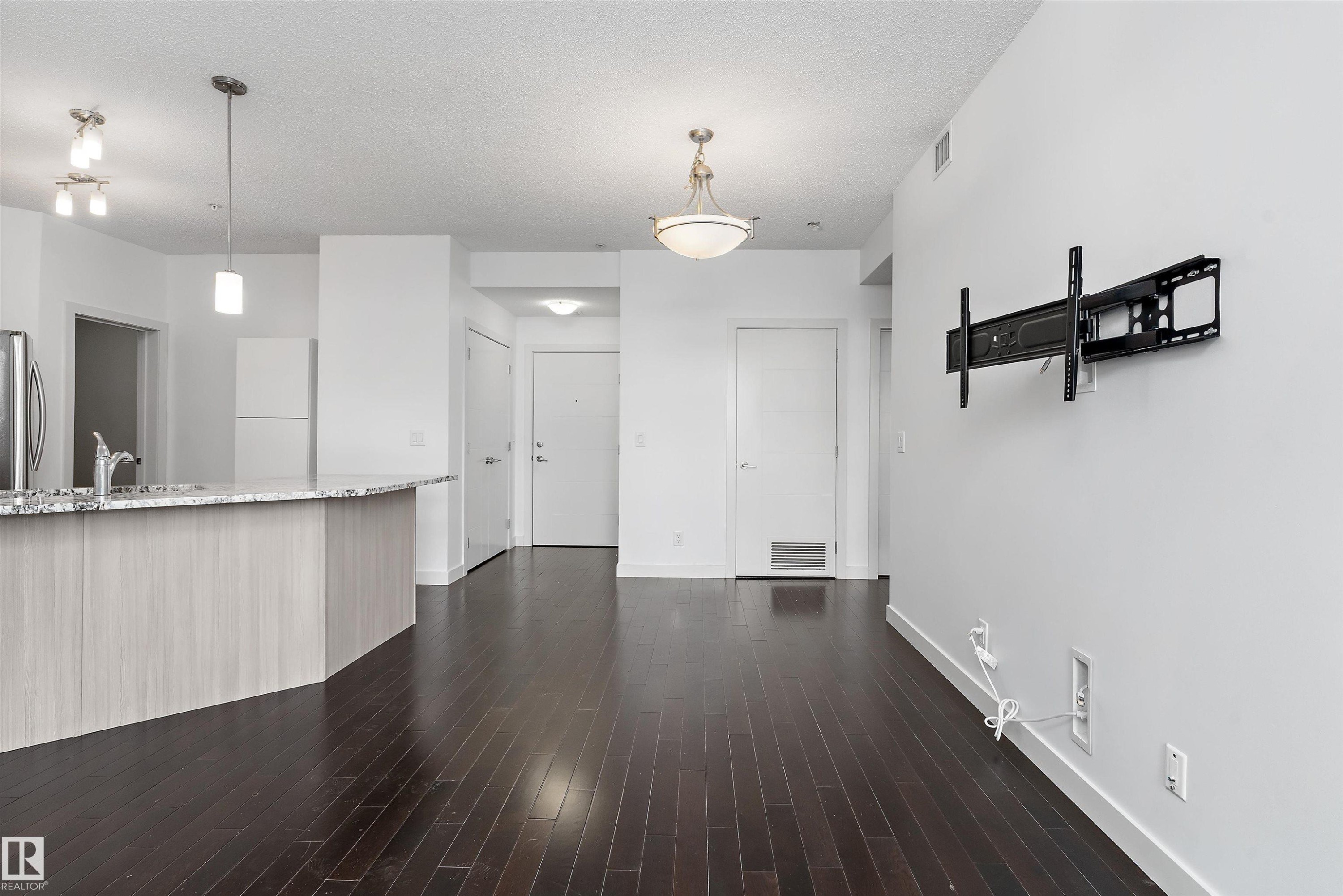 #109 10523 123 St Nw, Edmonton, AB - Indoor Photo Showing Other Room