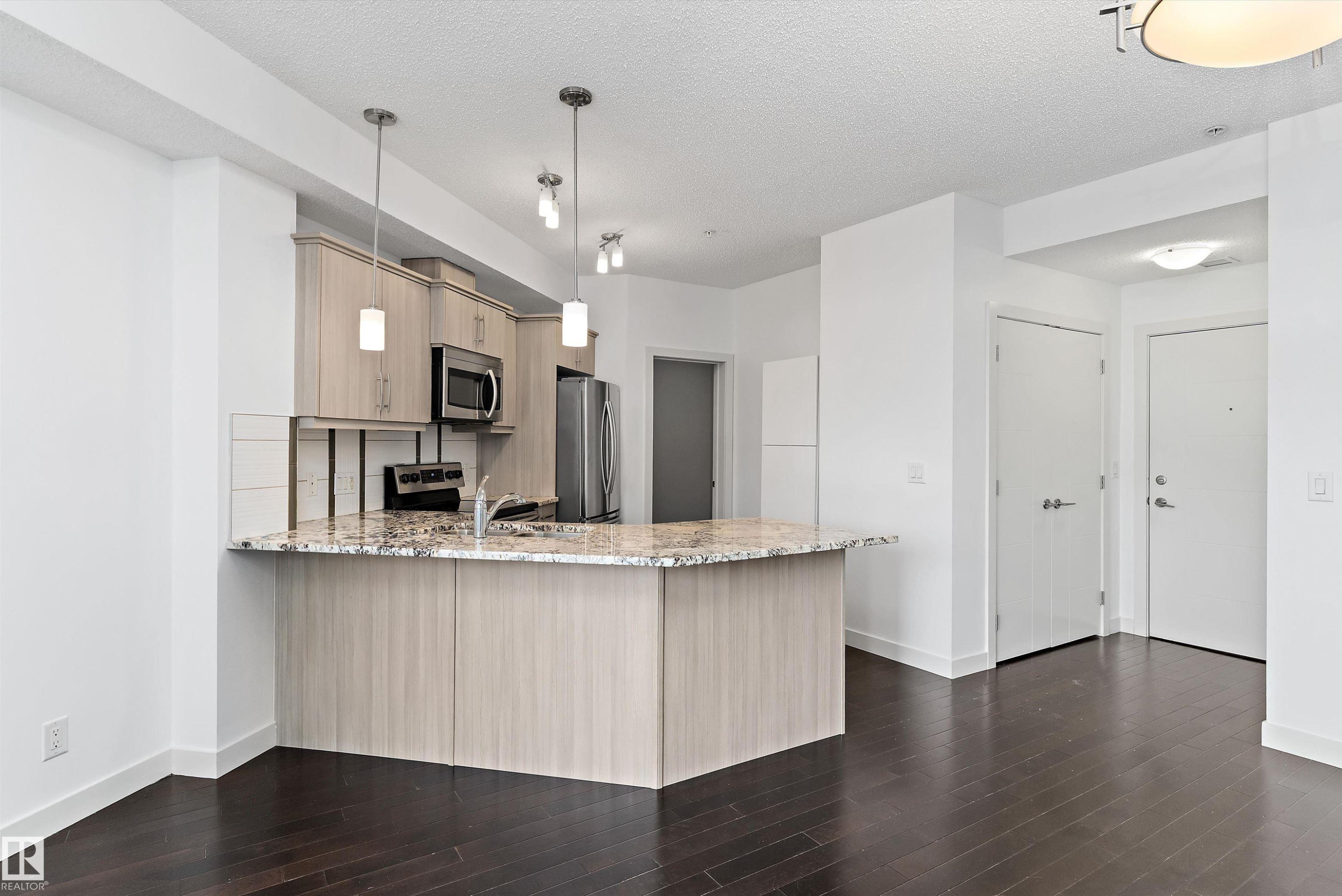 #109 10523 123 St Nw, Edmonton, AB - Indoor