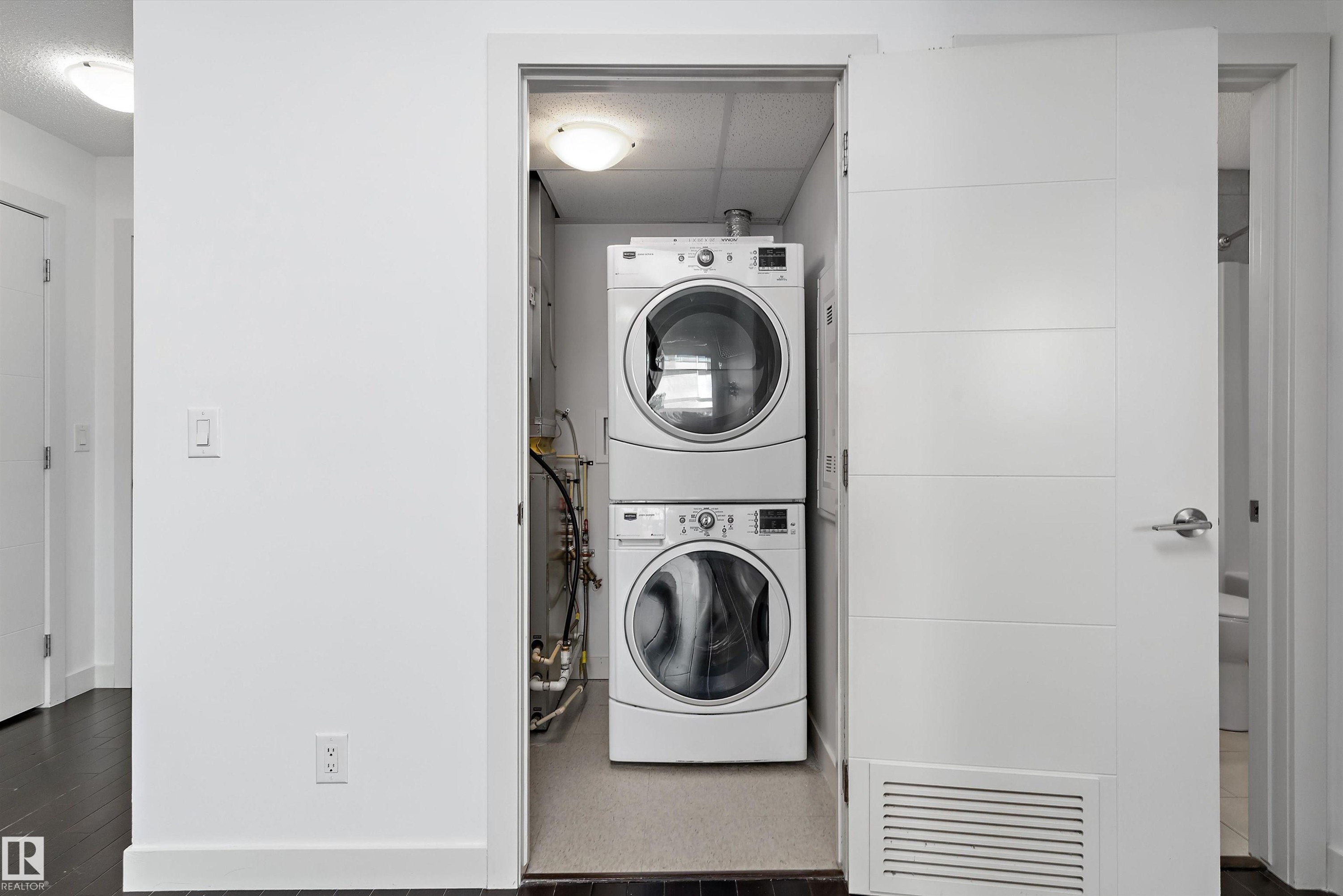 #109 10523 123 St Nw, Edmonton, AB - Indoor Photo Showing Laundry Room