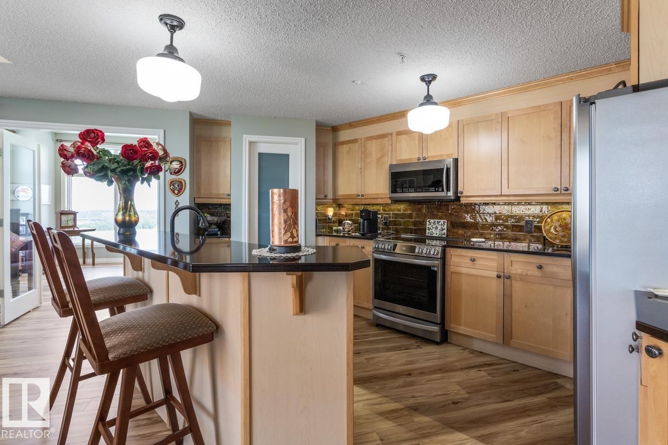 #1103 9020 Jasper Av Nw, Edmonton, AB - Indoor Photo Showing Kitchen