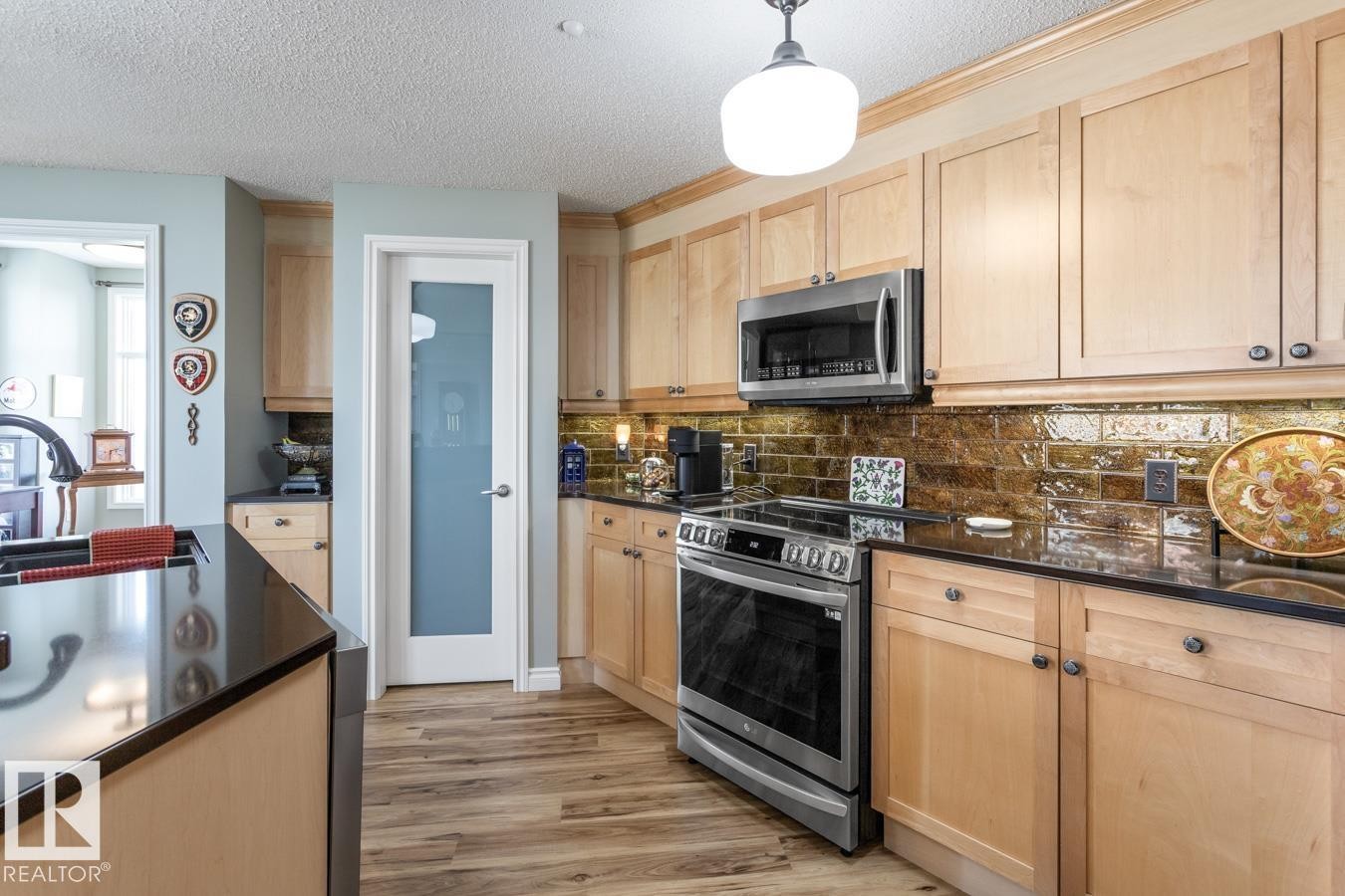 #1103 9020 Jasper Av Nw, Edmonton, AB - Indoor Photo Showing Kitchen