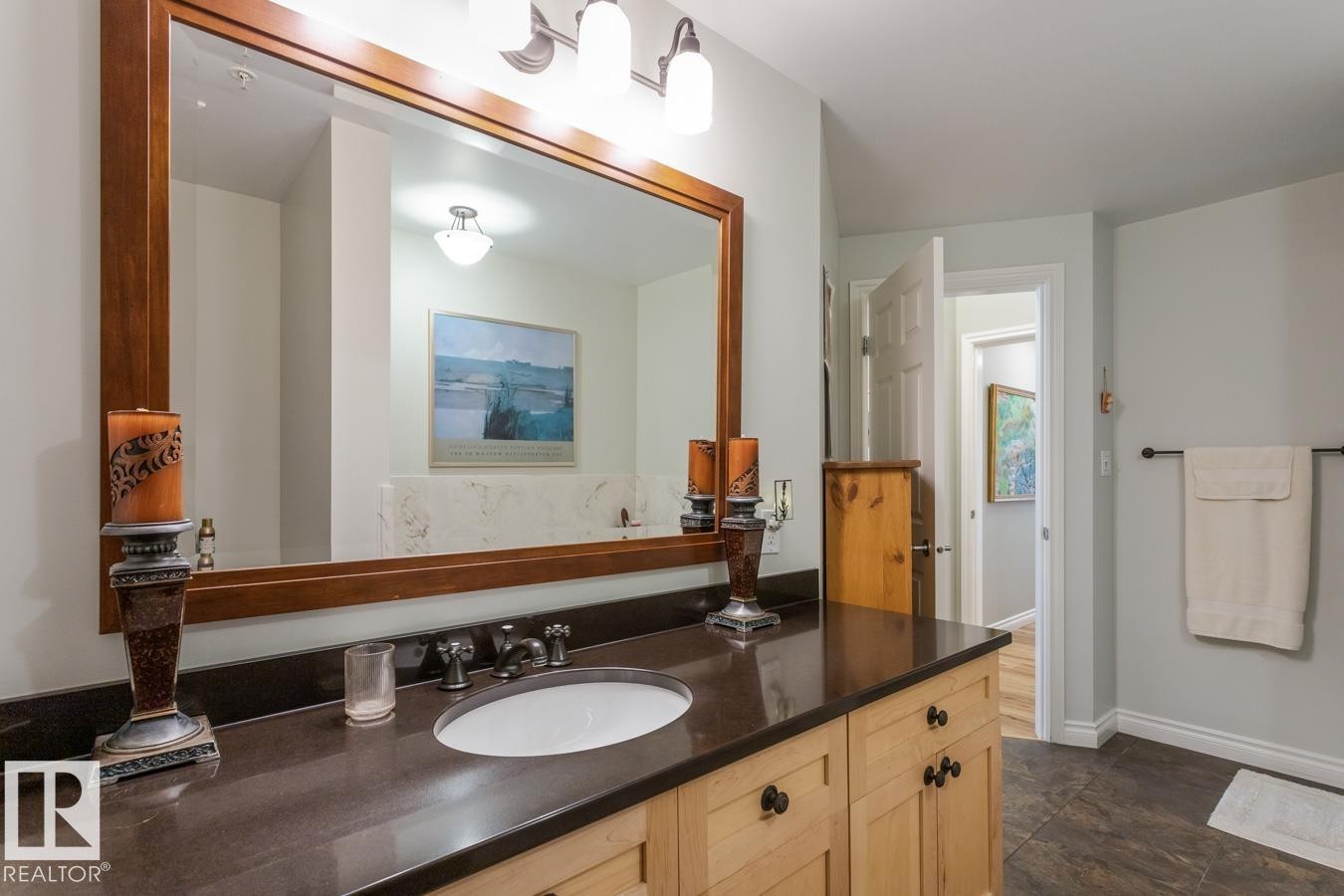 #1103 9020 Jasper Av Nw, Edmonton, AB - Indoor Photo Showing Bathroom