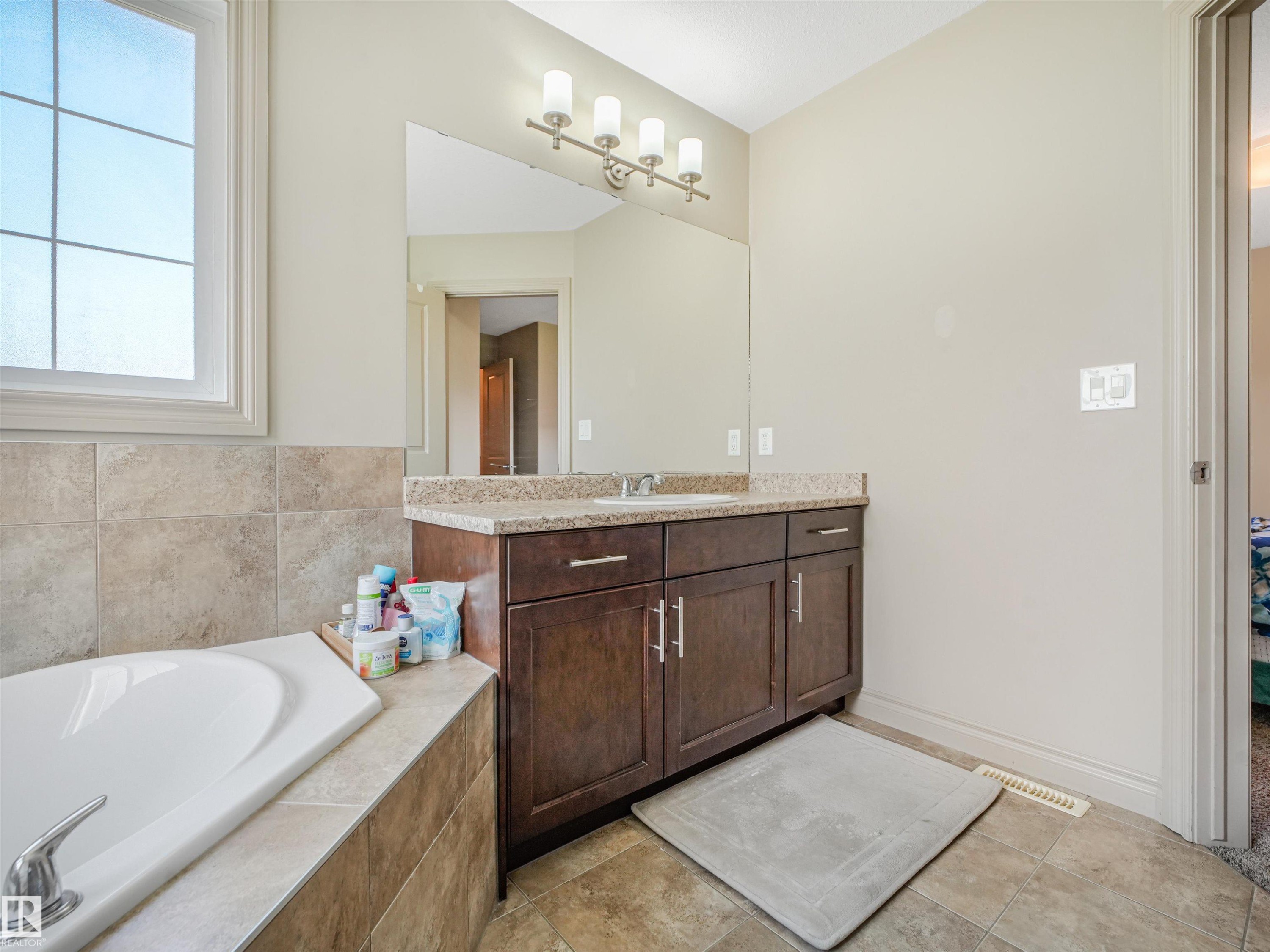 3897 Gallinger Loop Nw, Edmonton, AB