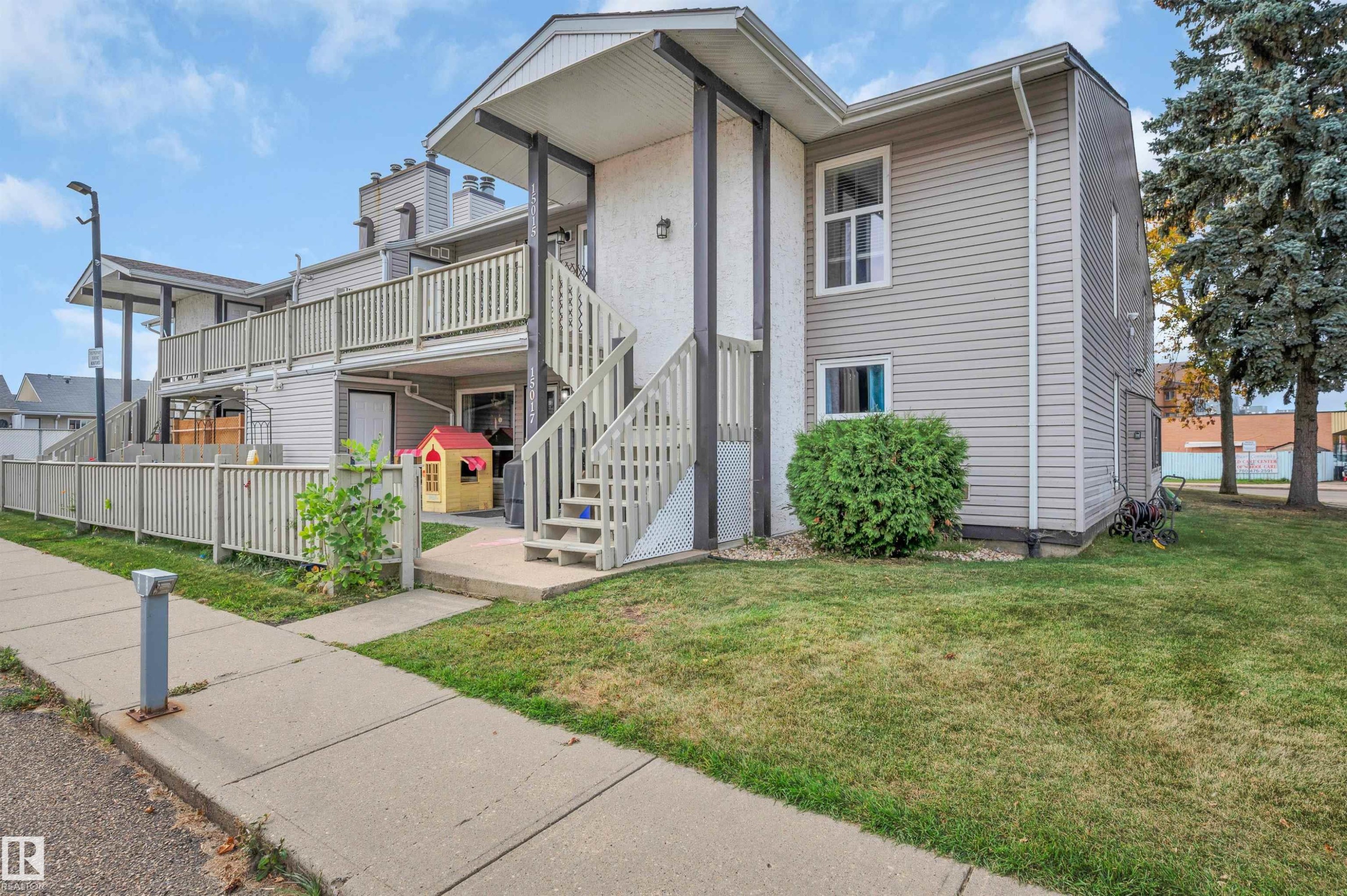 Multi-level exterior with light-toned siding and white trim - 15017 26 Street Nw, Edmonton, AB