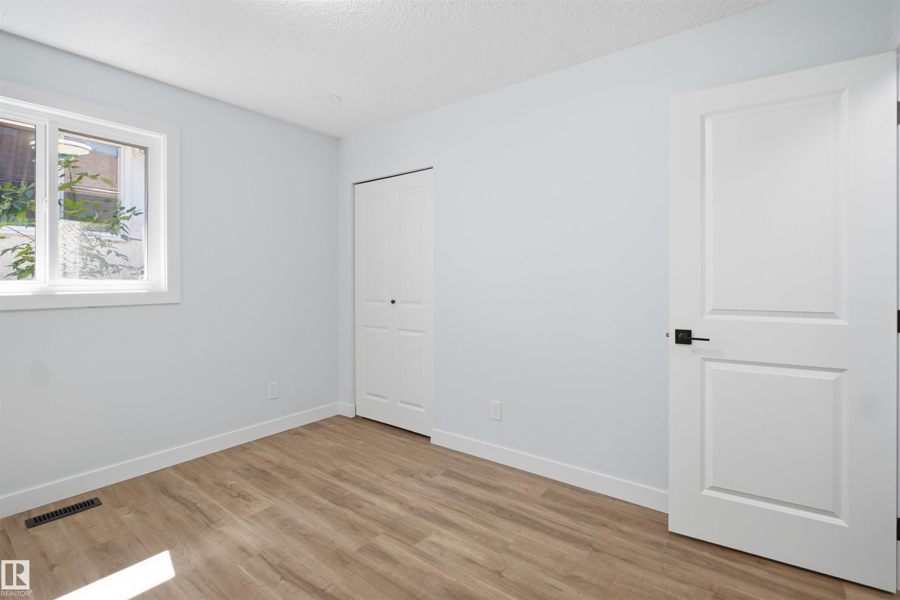 1720 49A Street Nw, Edmonton, AB