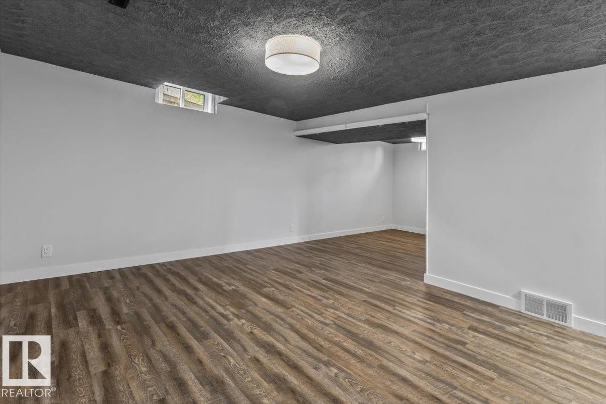 11728 33A Avenue Nw, Edmonton, AB