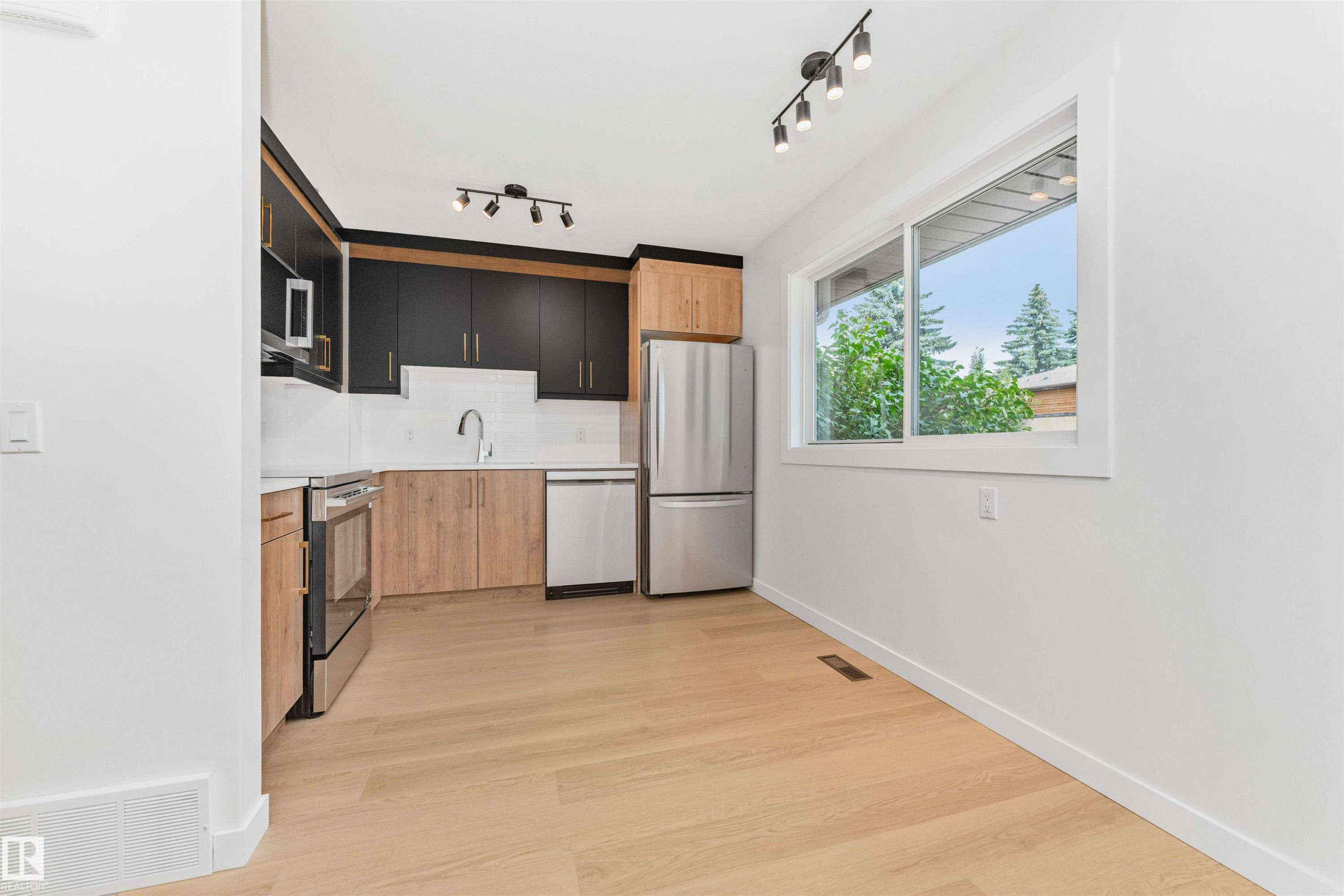 155 Woodborough Way Nw, Edmonton, AB