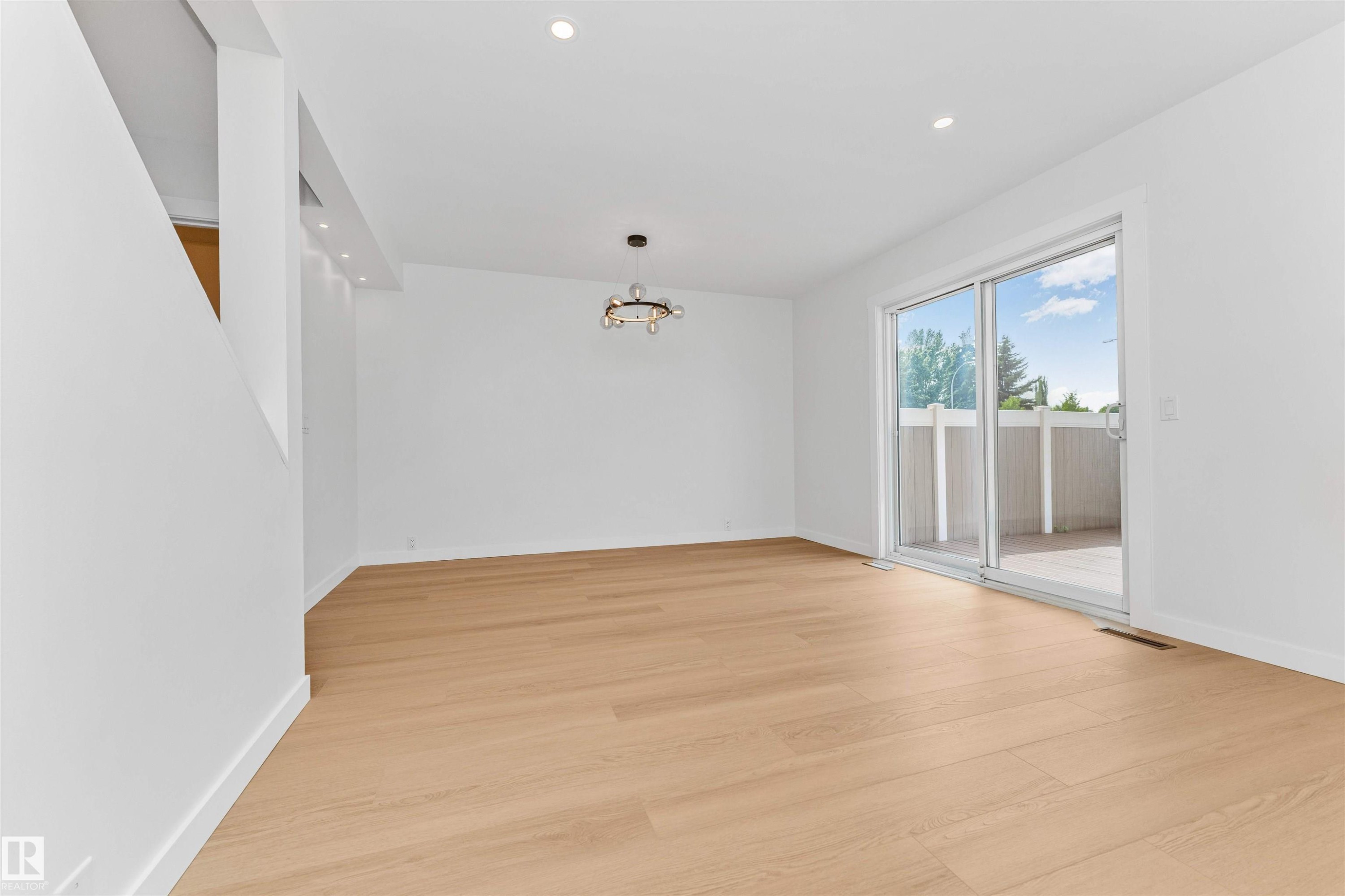 155 Woodborough Way Nw, Edmonton, AB